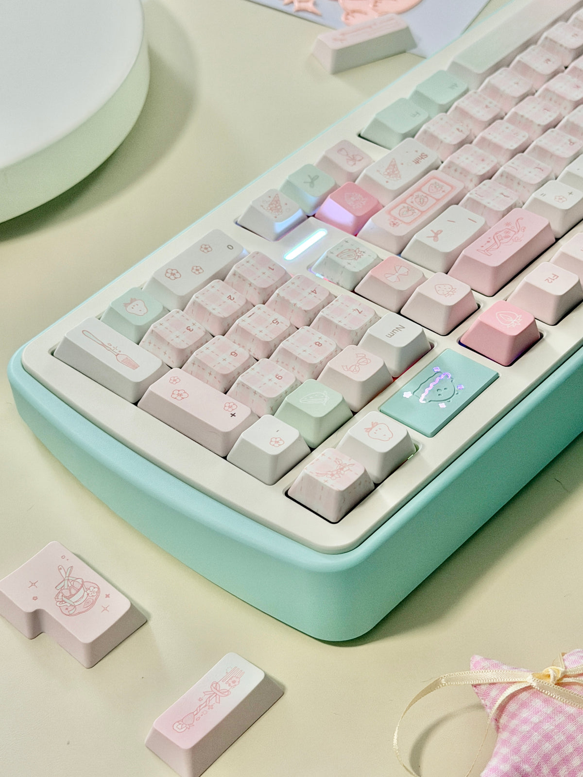 #0314 Bunny Berry Roll Pastel Strawberry Milk & Mint Green Keycap Set – Kawaii Pink Cream Cute Cartoon Mechanical Keyboard Keycaps