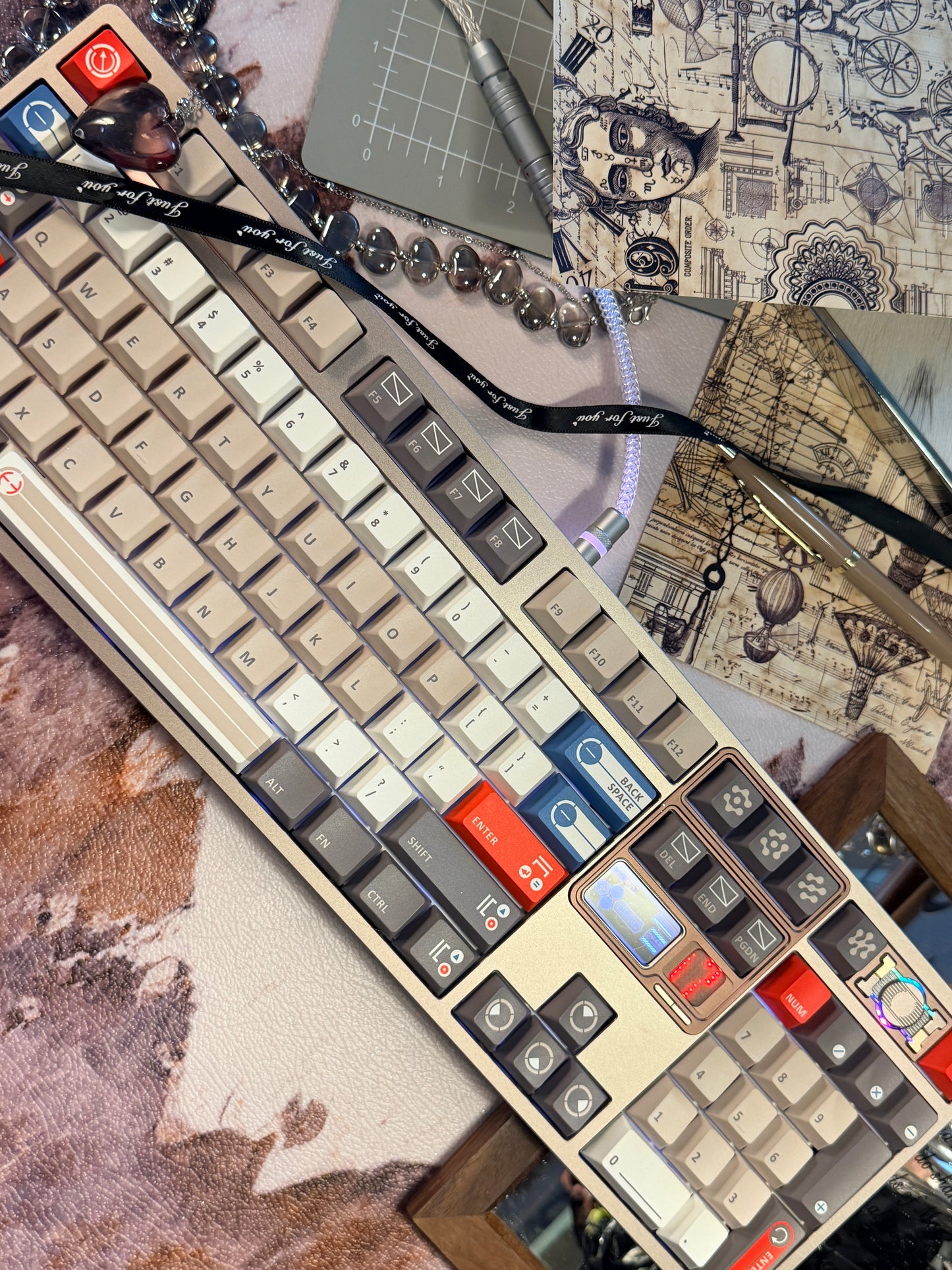 ONLY 1 INSTOCK Prebuilt Aluminum Customized Mechanical Keyboard QK101 Set + KeyTok BCI Keycaps