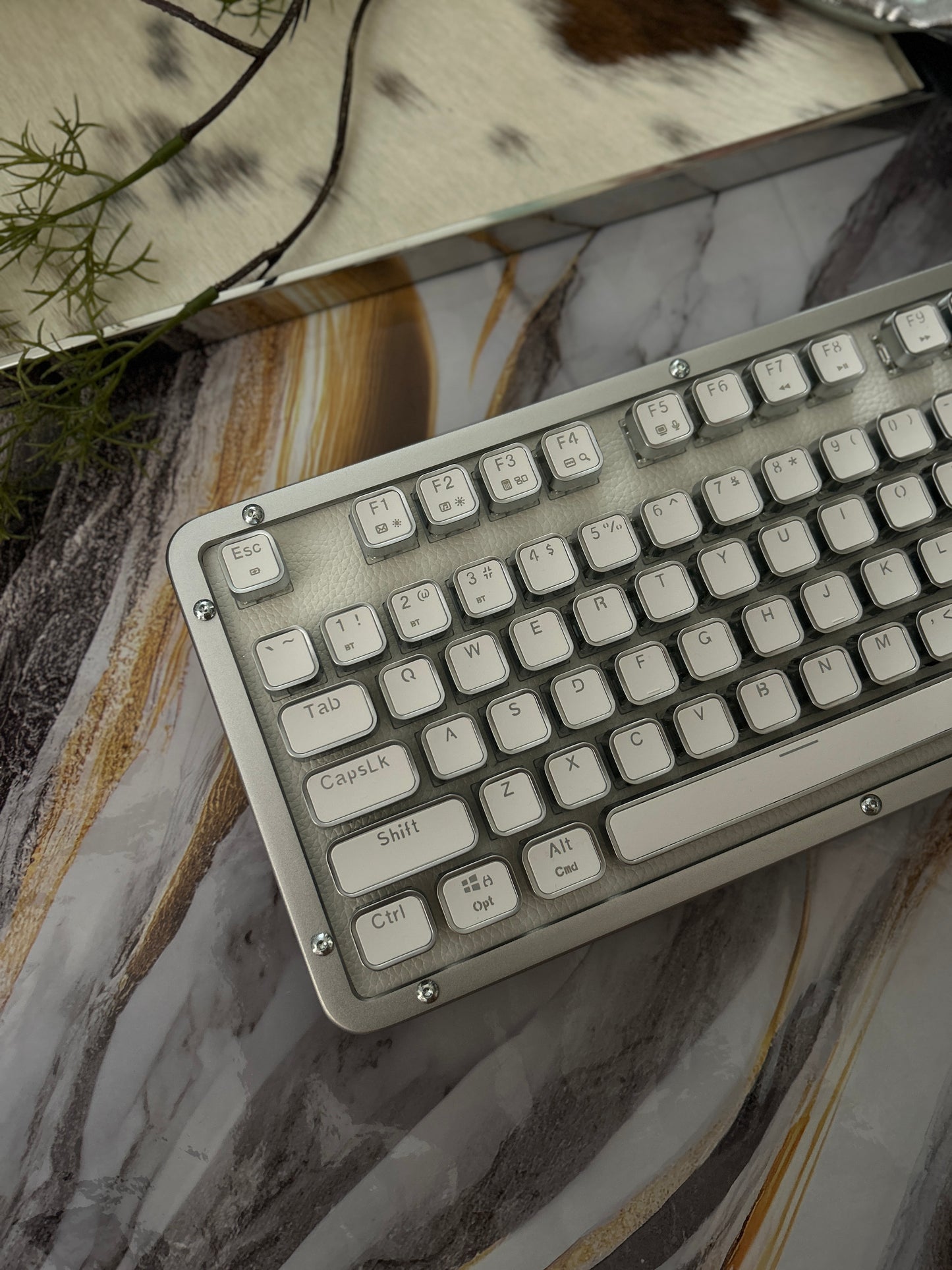 Unboxing For SALEs Azio RC Prestige Mechanical Keyboard, Bluetooth 5.0, Hot-Swappable Switches, PC/Mac