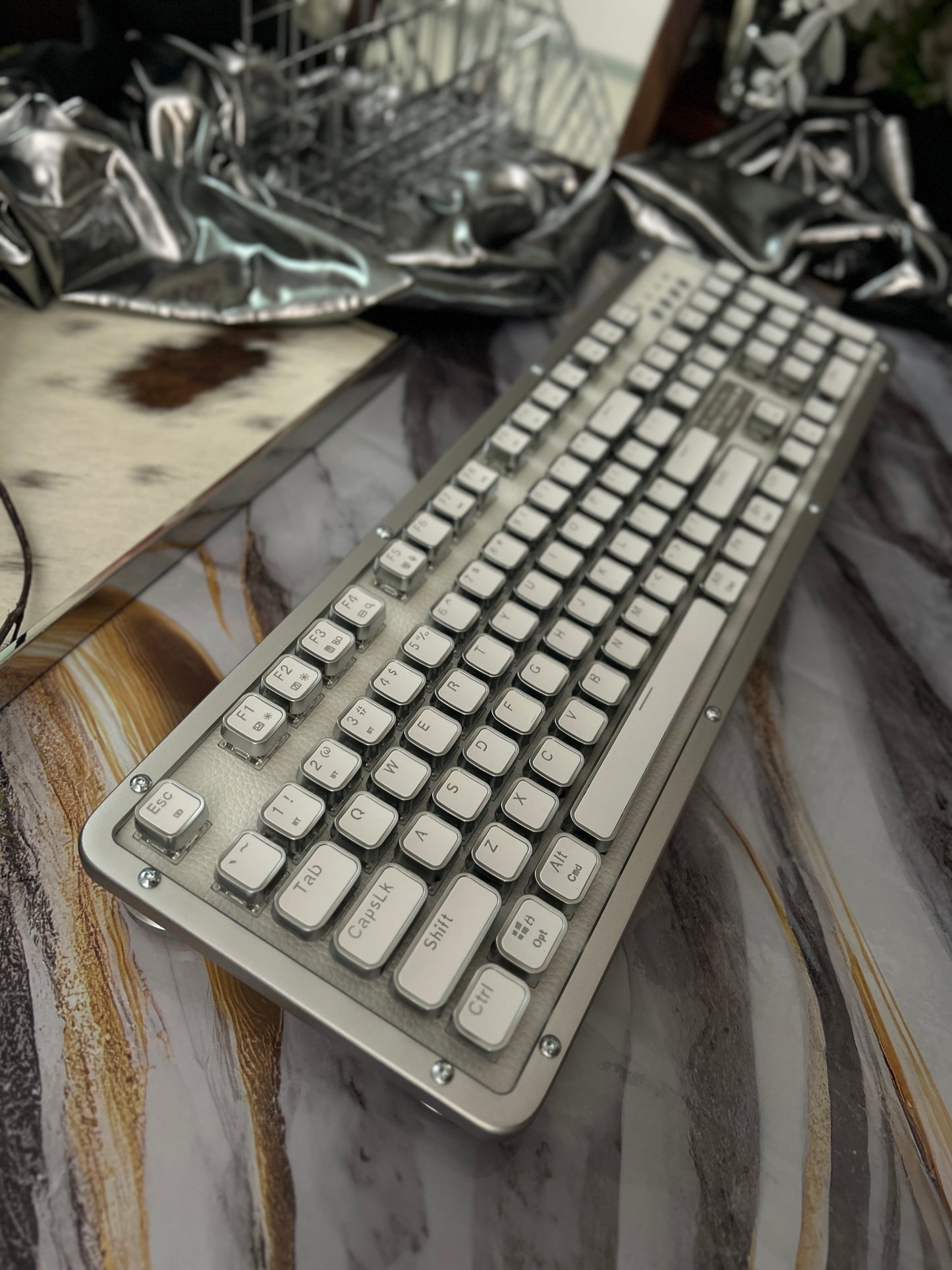 Unboxing For SALEs Azio RC Prestige Mechanical Keyboard, Bluetooth 5.0, Hot-Swappable Switches, PC/Mac