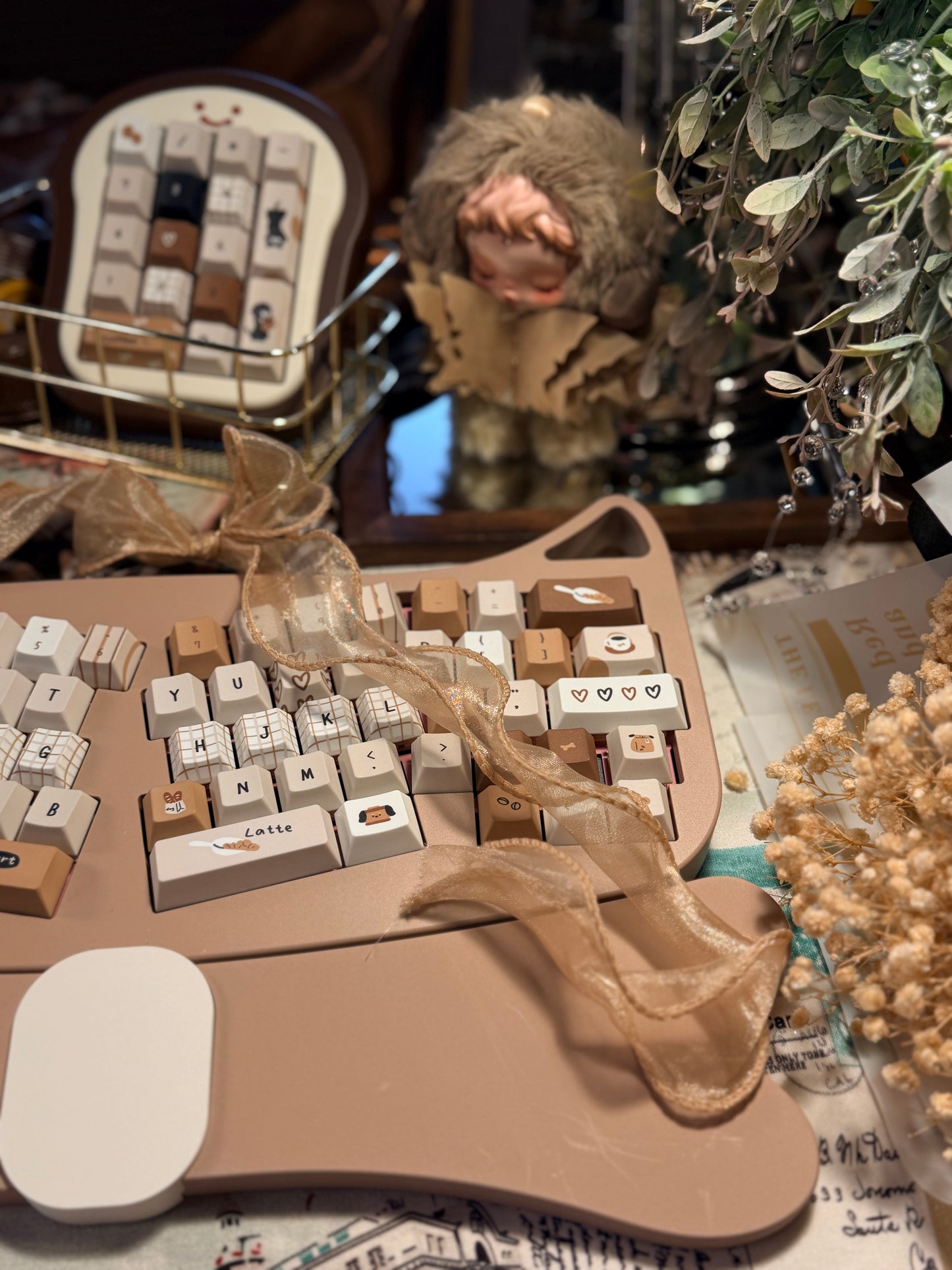 ONLY 1 Instock Prebuilt Aluminum Customized Mechanical Keyboard Corgi Alice Ergonomic Chocolate Set With Wristrest & Bread Pad