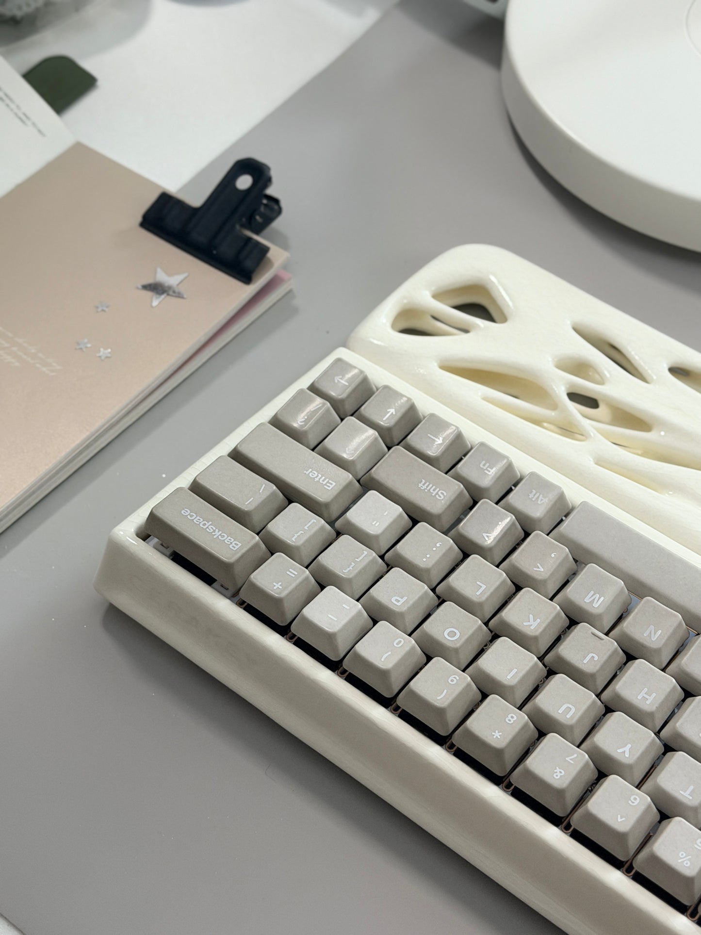 ONLY 1 Instock Full Prebuilt Peak 60 Ceramic Keyboard Case Kit White Crazed➕ Cerakey x Ellipsis Ceramic Wrist Rest ➕ Y3 Switches ➕ A & B SET-ALPHA PLUS-Matte V3 Greige With legends