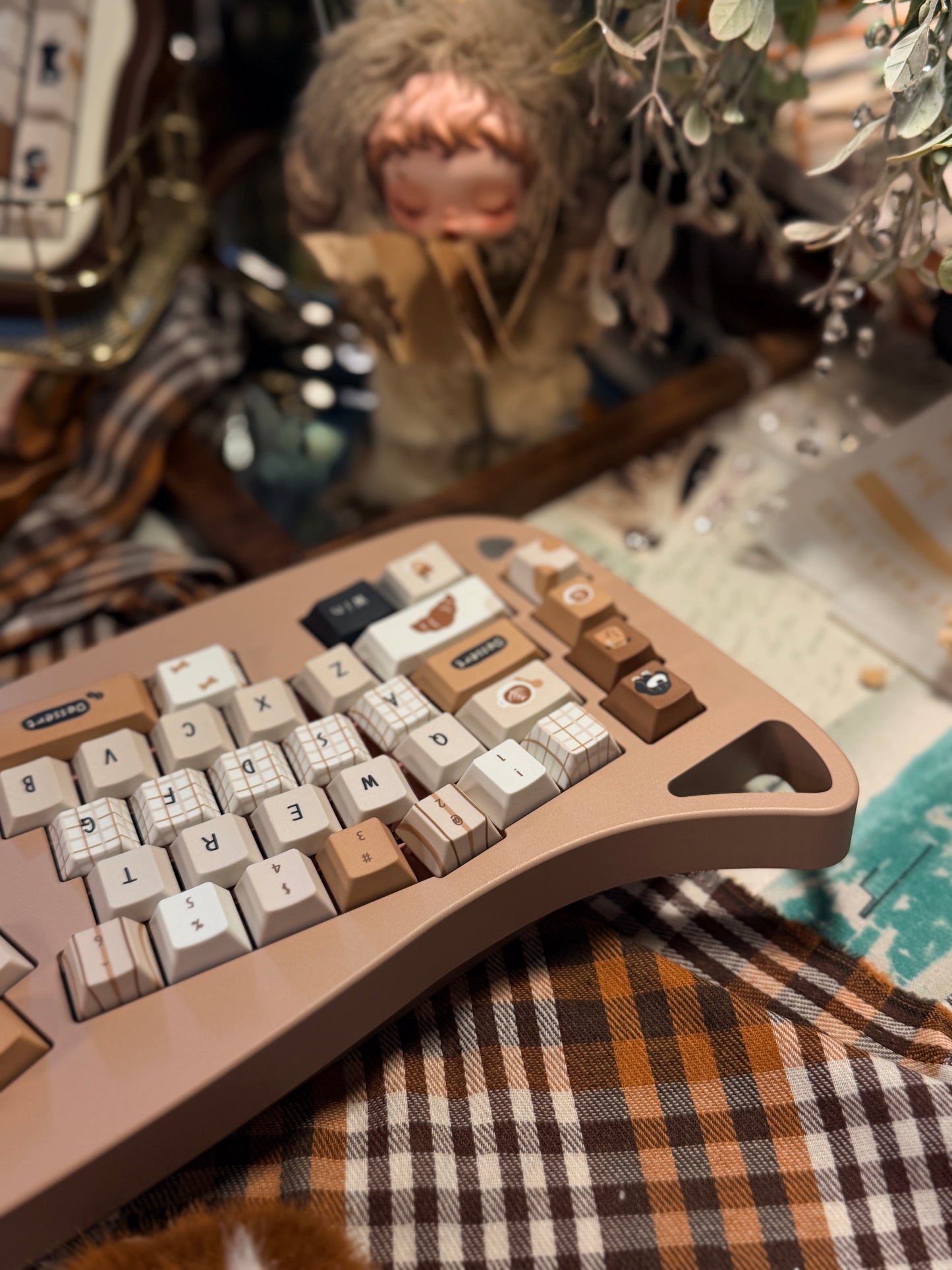 ONLY 1 Instock Prebuilt Aluminum Customized Mechanical Keyboard Corgi Alice Ergonomic Chocolate Set With Wristrest & Bread Pad