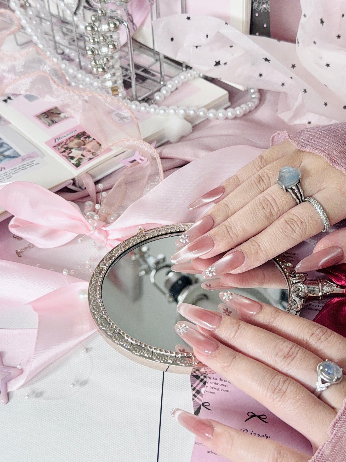 Elegant Long Press-On Nails Pearl Pink Diamond Shimmer Cat-Eye