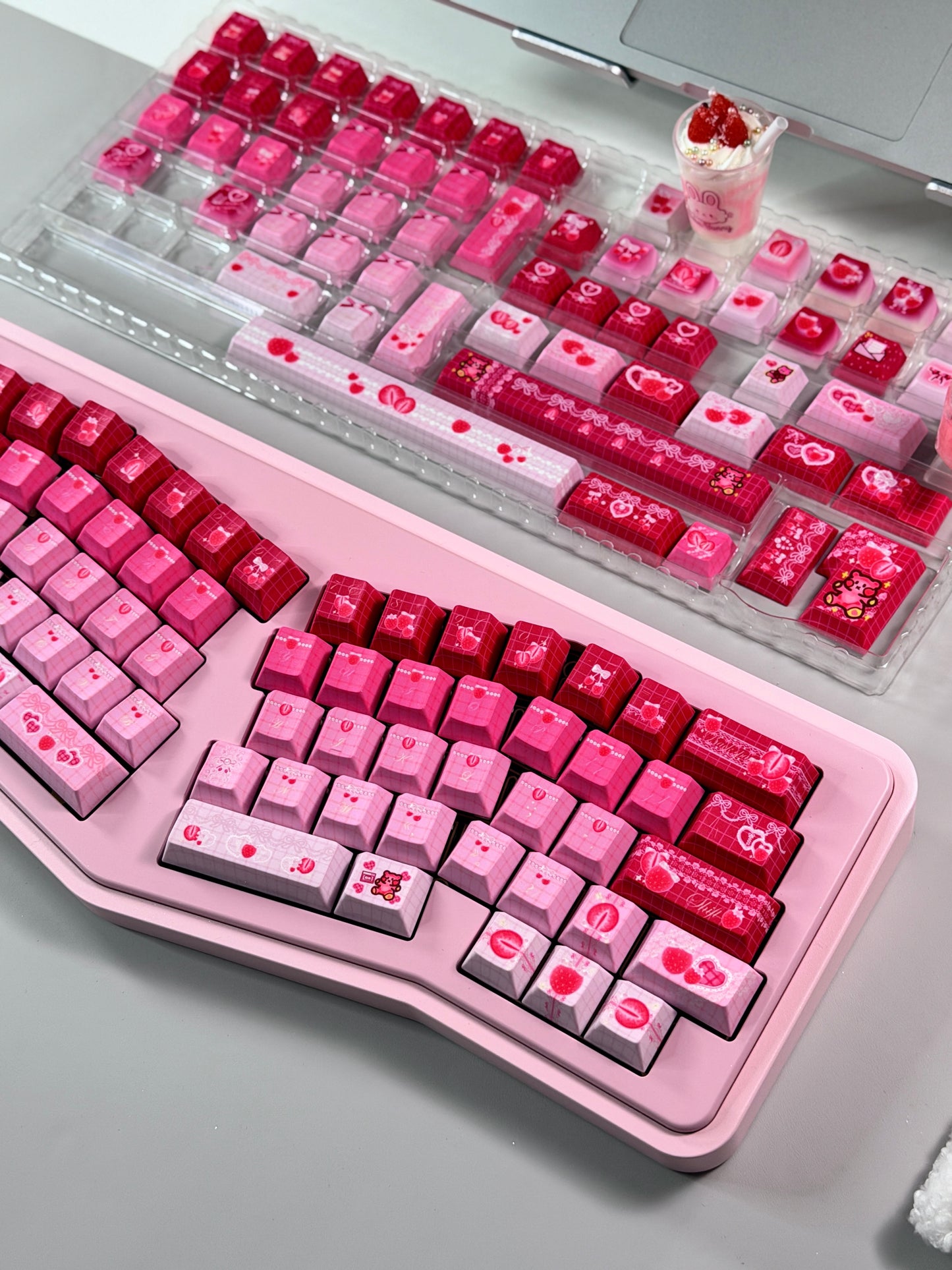 #0270 [Limited Edition] Cute Pink Strawberry Bear Keycap Cherry Profile （Not including keyboard）