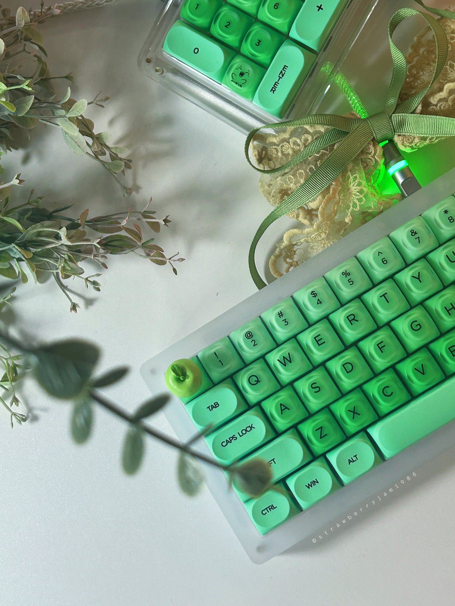 Unboxing Sample For Sales ONLY 1 Instock Prebuilt Frosted Matte Acrylic Customized Mechanical Keyboard FK68 Pro Green Gradient Apple Set（not including the number pad）