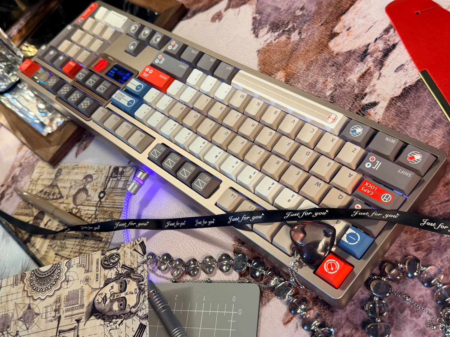 ONLY 1 INSTOCK Prebuilt Aluminum Customized Mechanical Keyboard QK101 Set + KeyTok BCI Keycaps