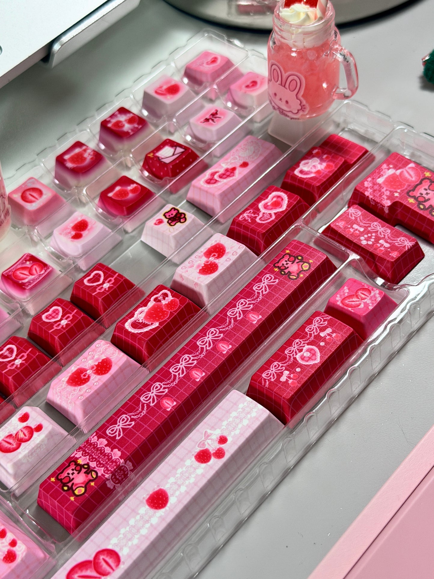 #0270 [Limited Edition] Cute Pink Strawberry Bear Keycap Cherry Profile （Not including keyboard）