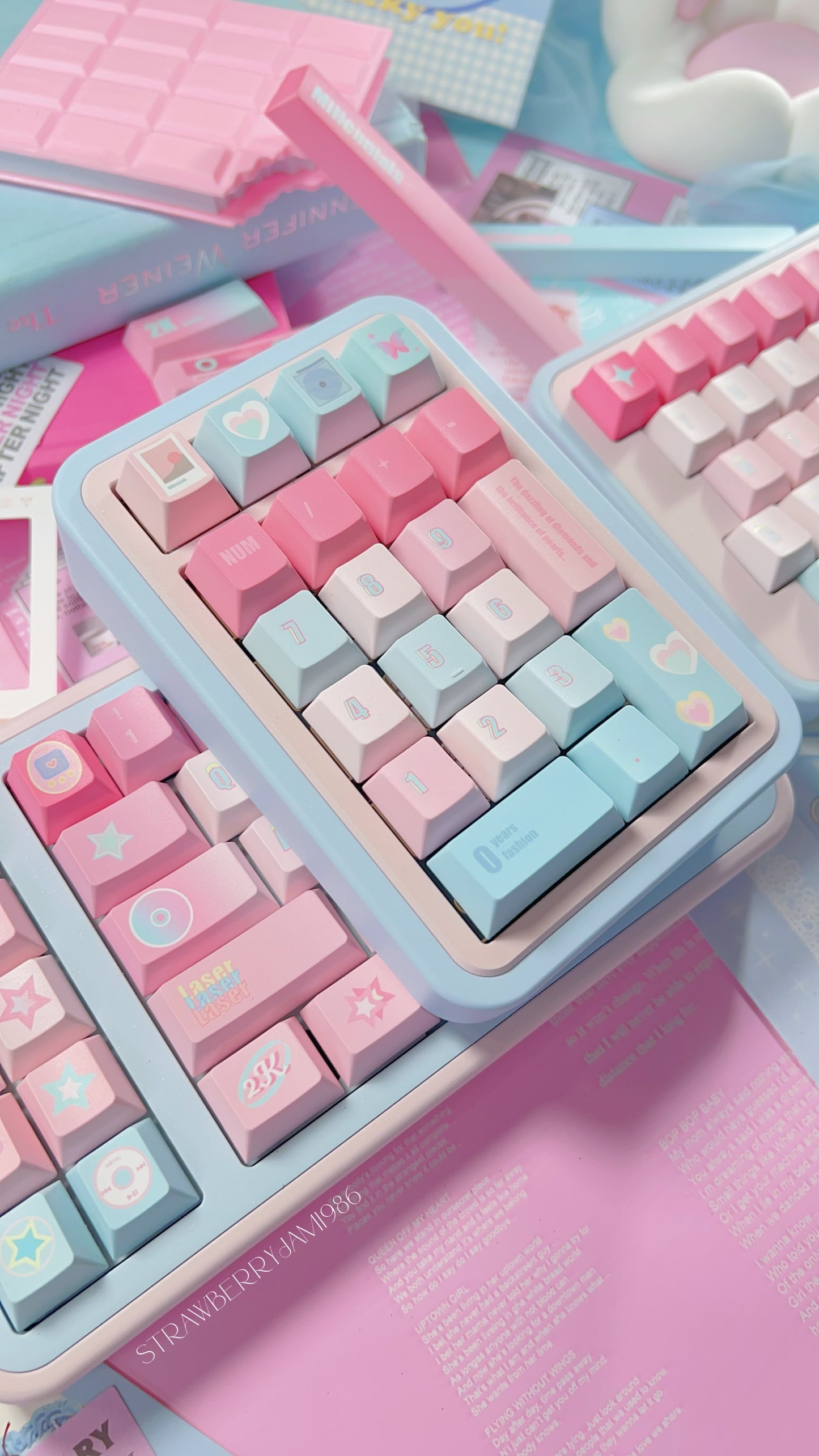 095 Millennial Girl Y2k Style Pink and Blue Keycaps Cherry Profile