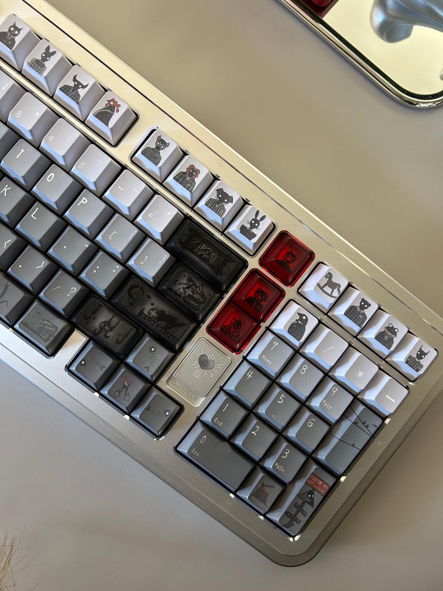 Preorder Prebuilt Aluminum Customized Mechanical Keyboard Rich98 Silver Set（not including the crocodile artisan or hearted decoration tray）