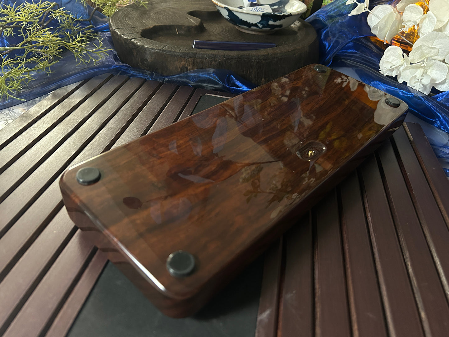 PREORDER Prebuilt Ebony Wood Keyboard Customized Mechanical Keyboard With Wood Wristrest and Snake Ceramic Keycap Set（not including the ceramic Wristrest）