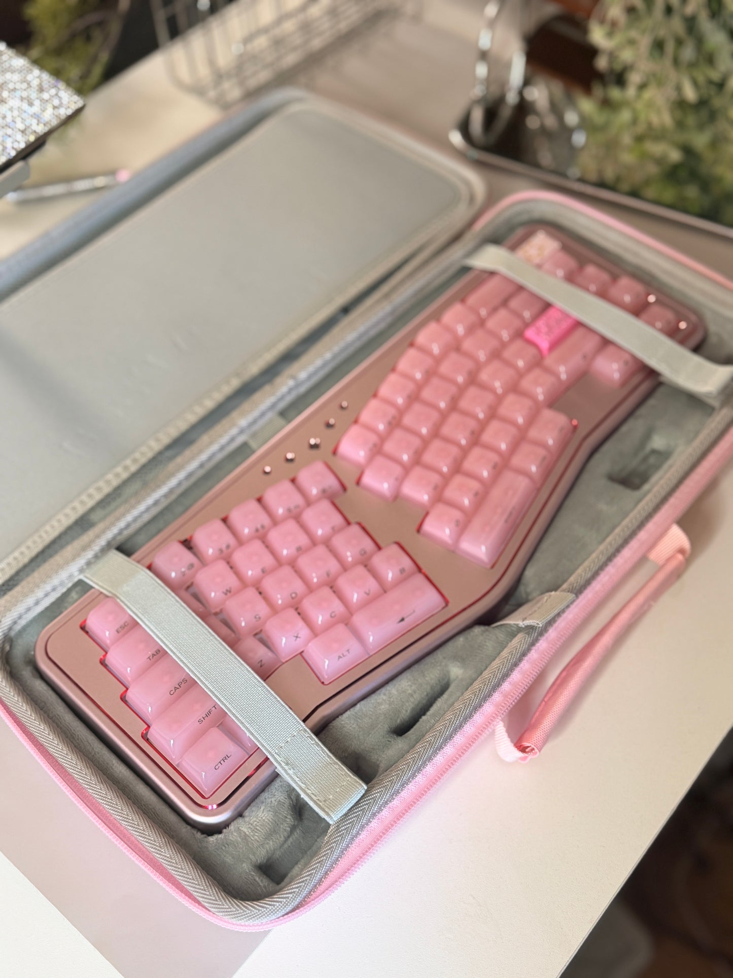 ONLY 1 Instock Prebuilt Aluminum Custom Mechanical Keyboard Staralice Ergonomic Anodized Pink Set including Wristrest Keycaps & switches