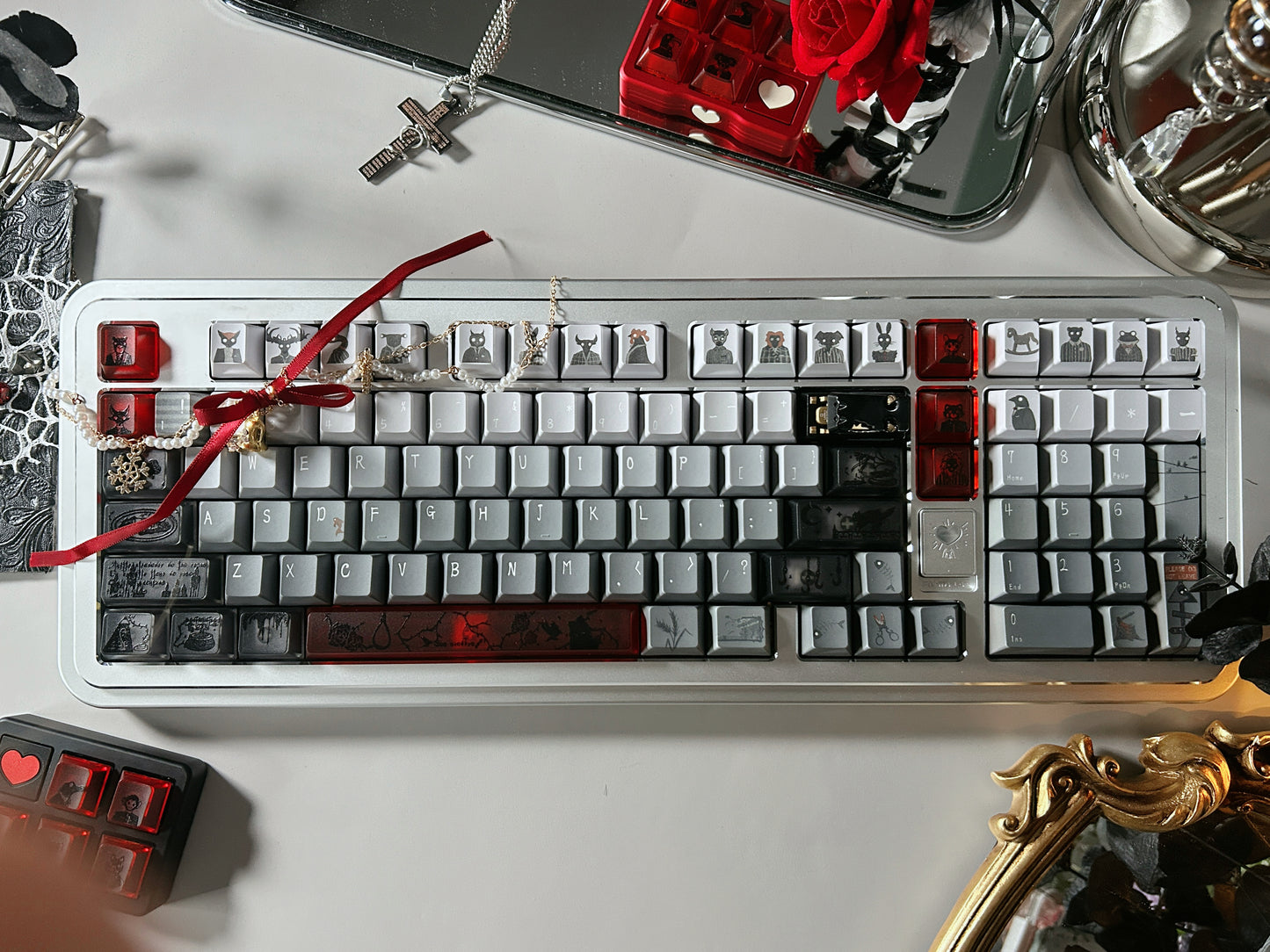 Preorder Prebuilt Aluminum Customized Mechanical Keyboard Rich98 Silver Set（not including the crocodile artisan or hearted decoration tray）