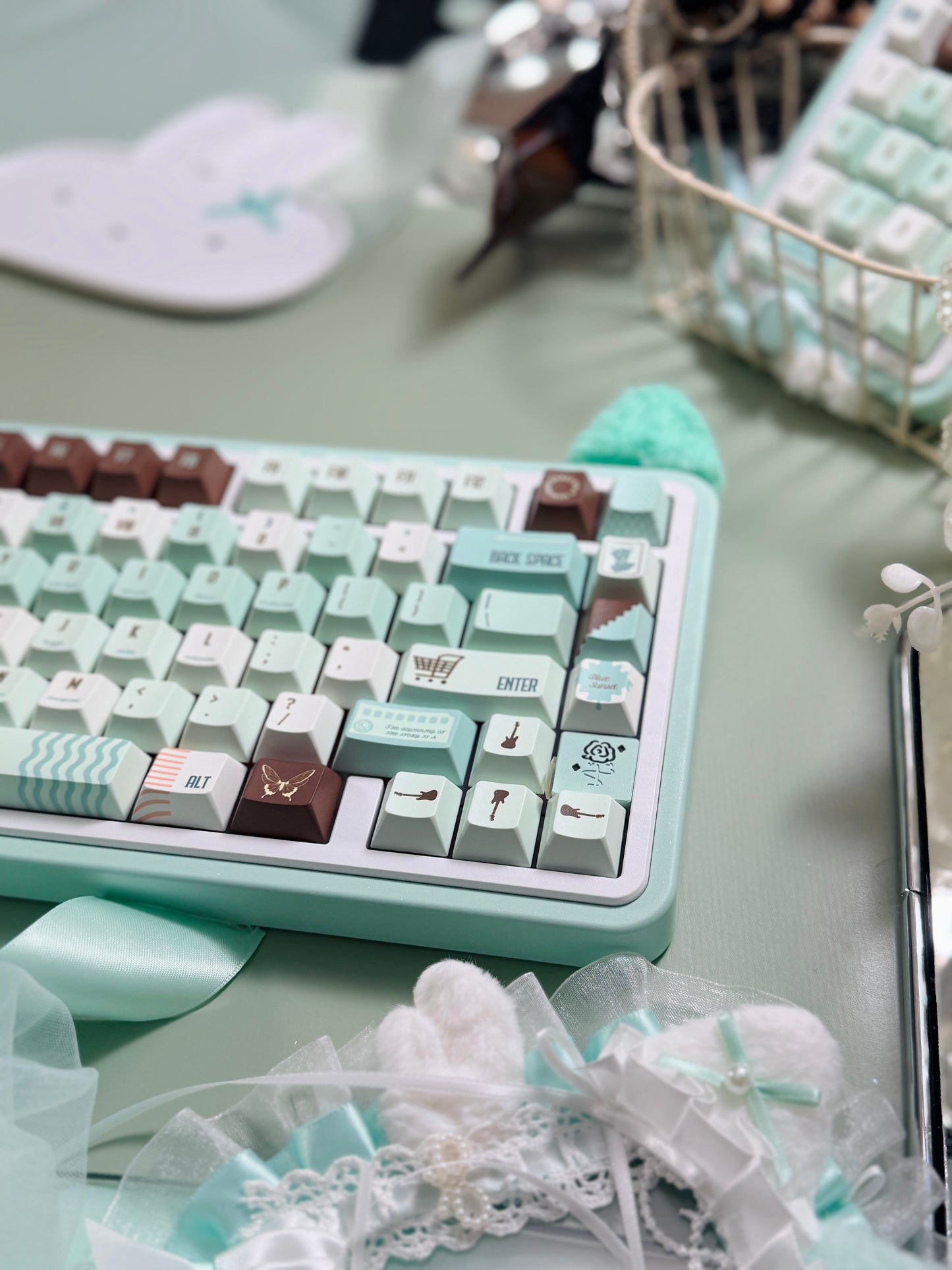 Preorder Prebuilt Aluminum Wireless Custom Mechanical Keyboard Loveletter75 Mint White ➕ Number Pad