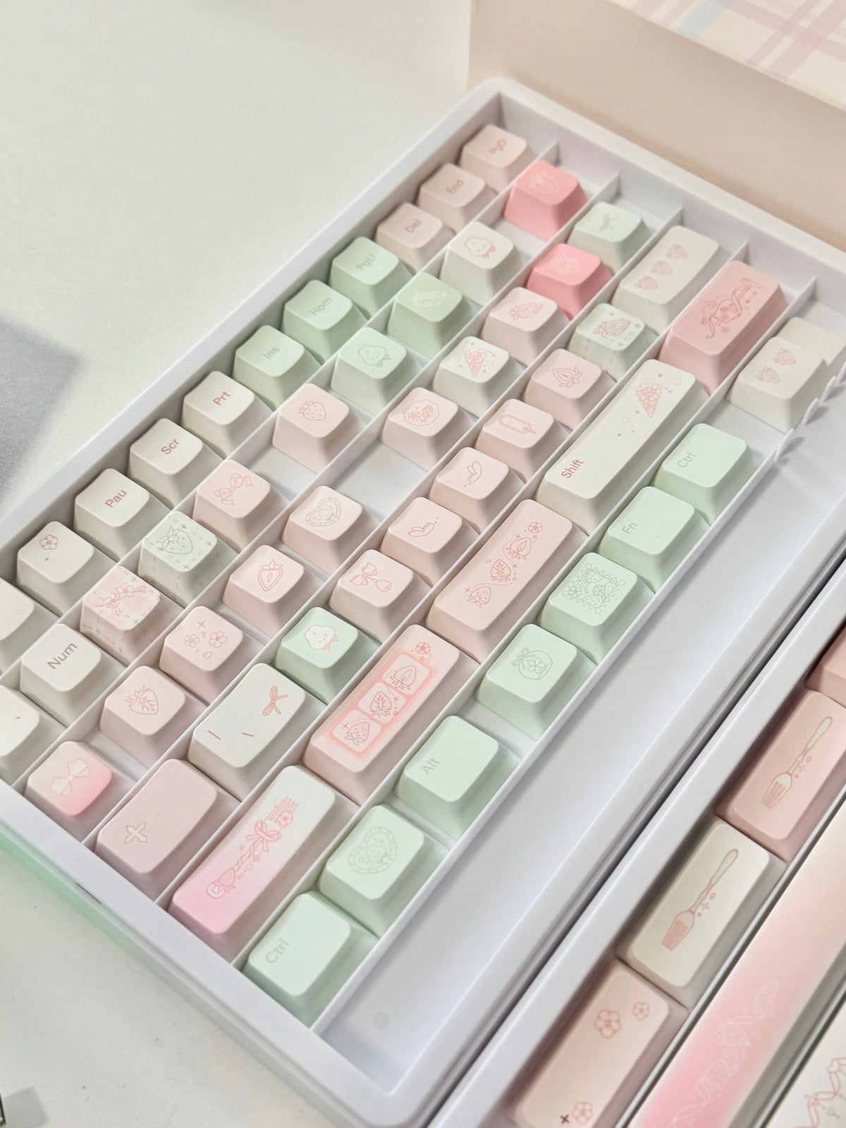 #0314 Bunny Berry Roll Pastel Strawberry Milk & Mint Green Keycap Set – Kawaii Pink Cream Cute Cartoon Mechanical Keyboard Keycaps