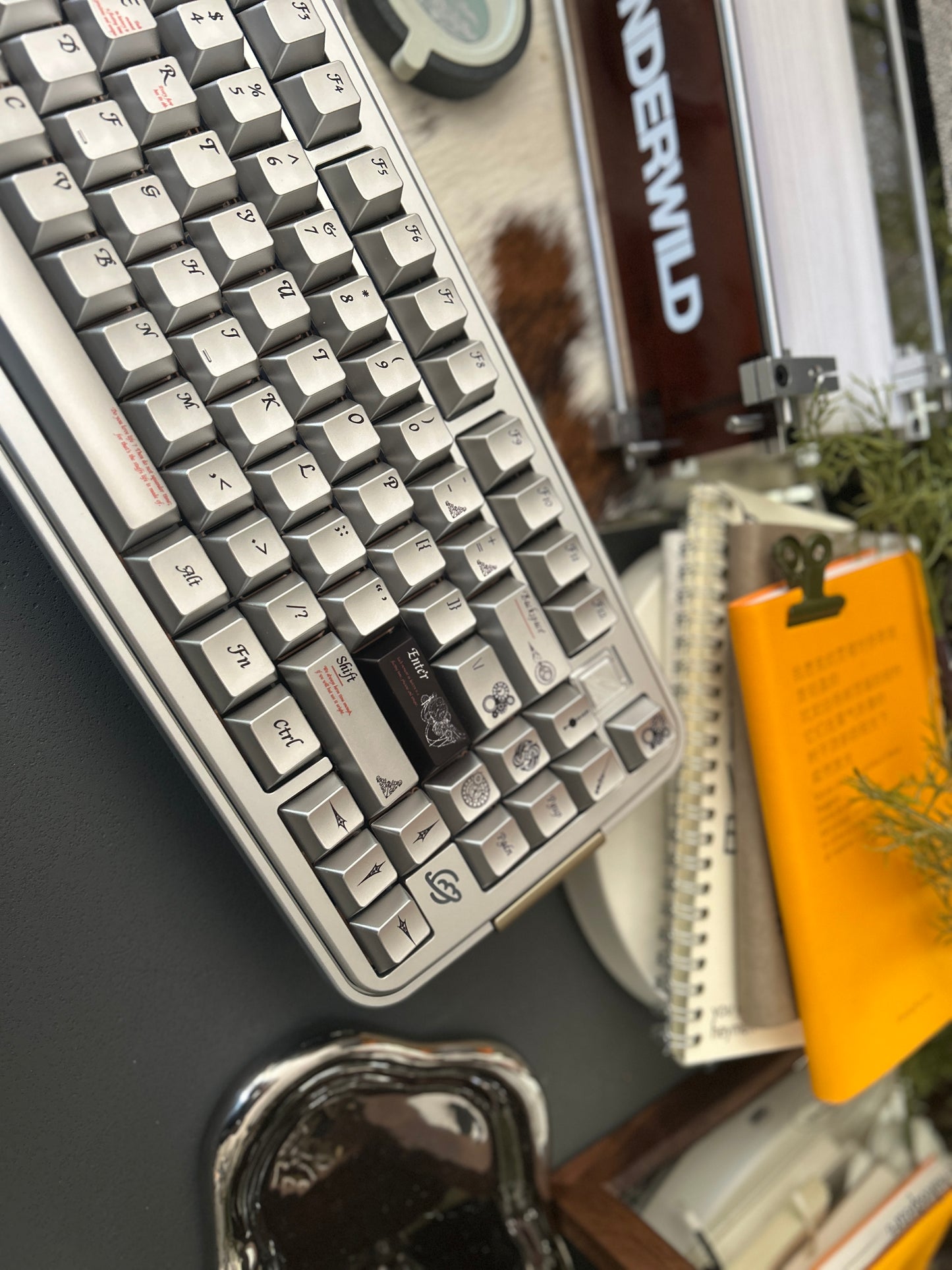 PREORDER Prebuilt Aluminum Customized Mechanical Keyboard Bread75 Silver Keyboard Set