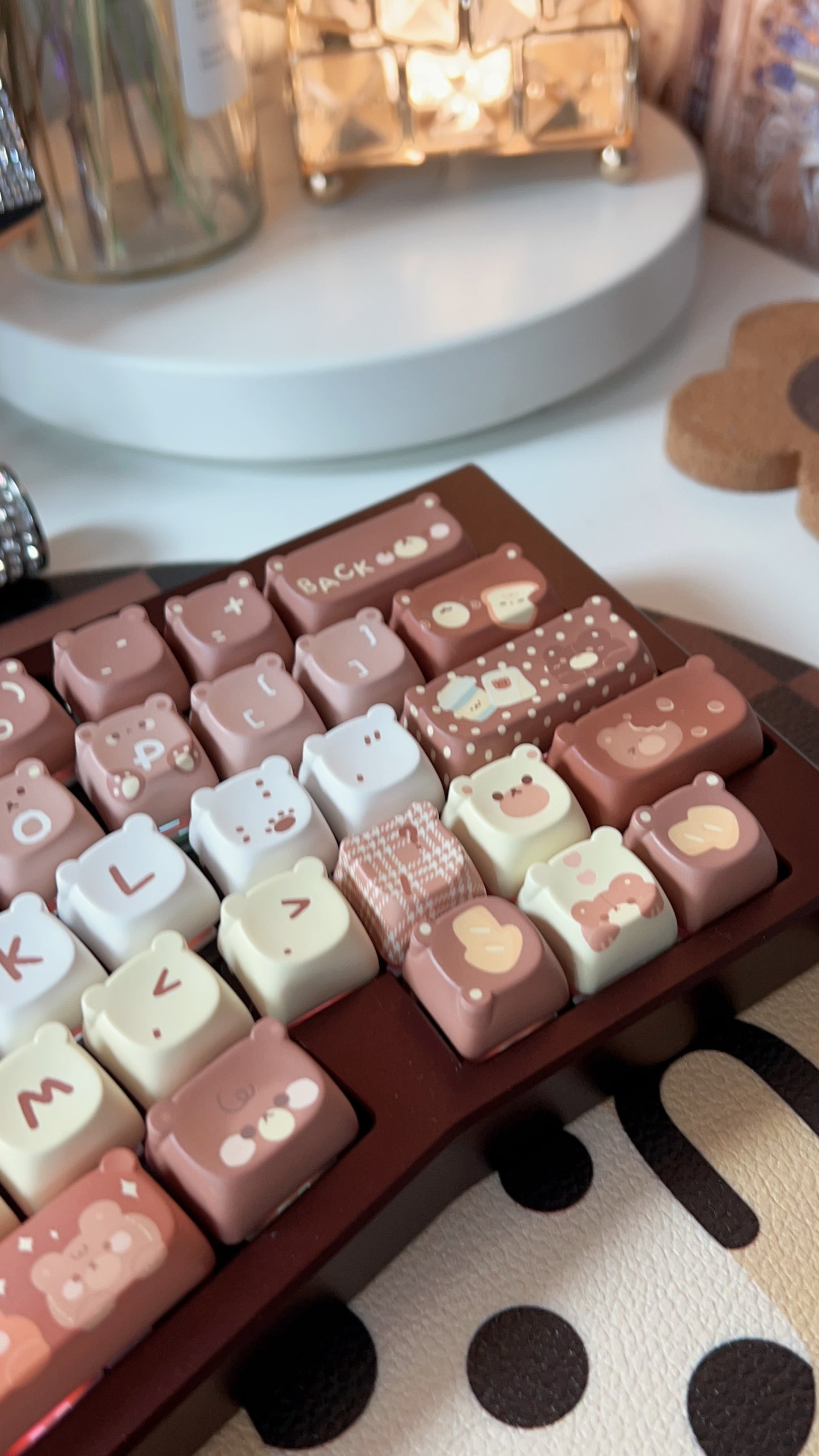 【Preorder】Prebuilt Metallic Brown Ergonomic Retro Alice Aluminum Customized Mechanical Keyboard With Coffee Cream Bear Keycaps