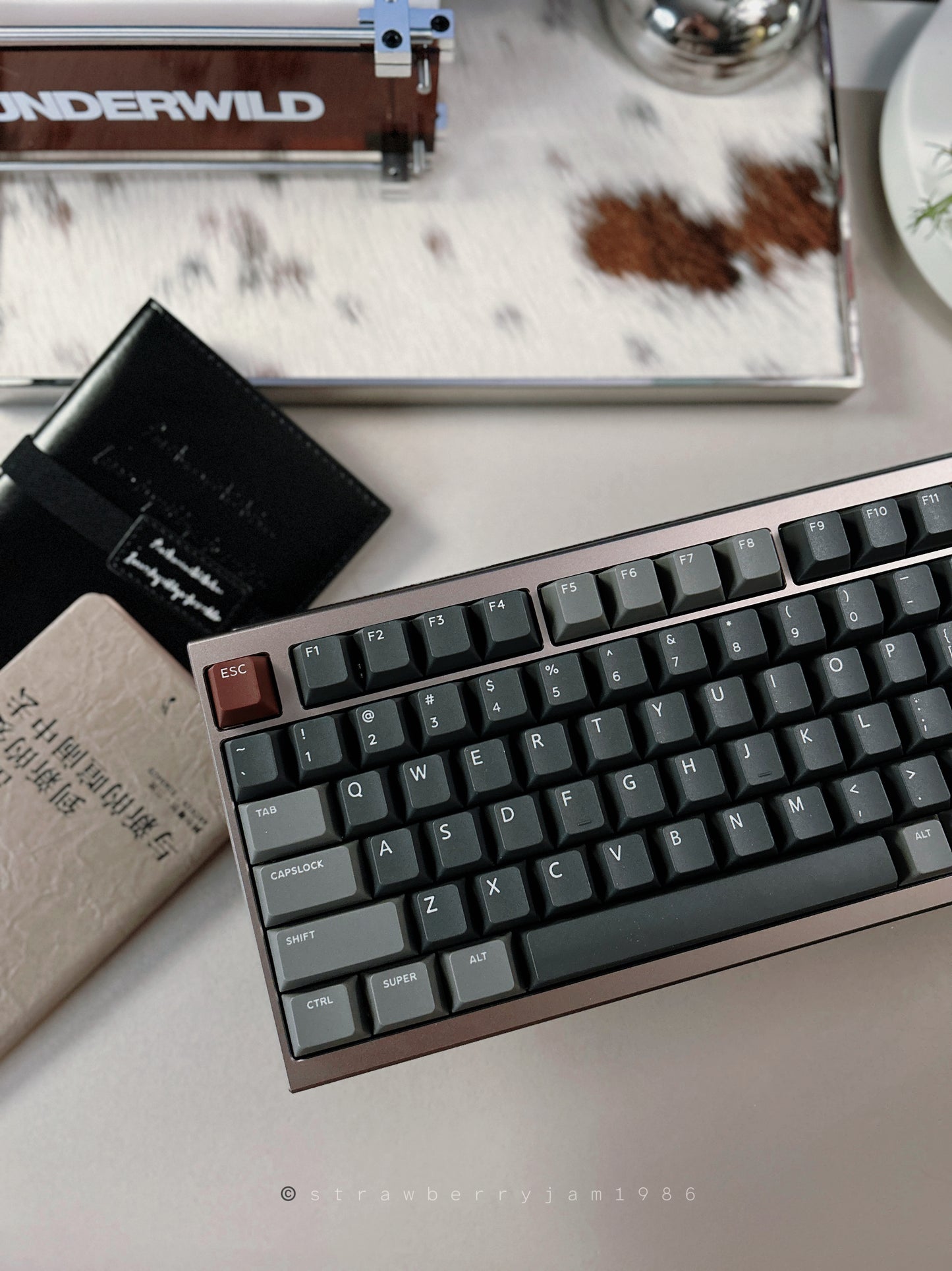 Unboxing Clearance ONLY 1 Instock IQUNIX FOX98 Aluminum Mechanical Keyboard