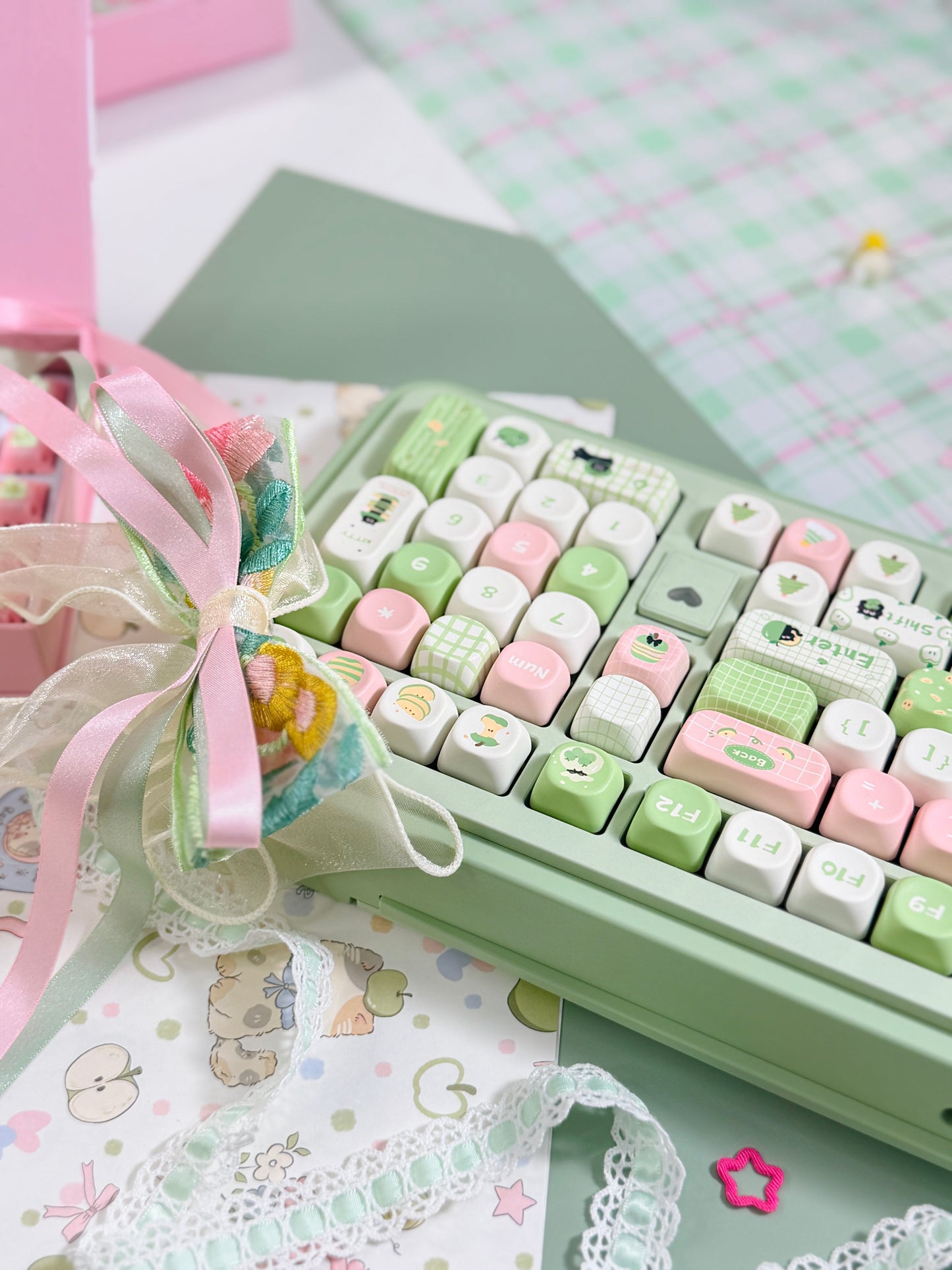 ONLY 1 Instock Prebuilt Aluminum Customized Mechanical Keyboard Rich98 Green Pink Set