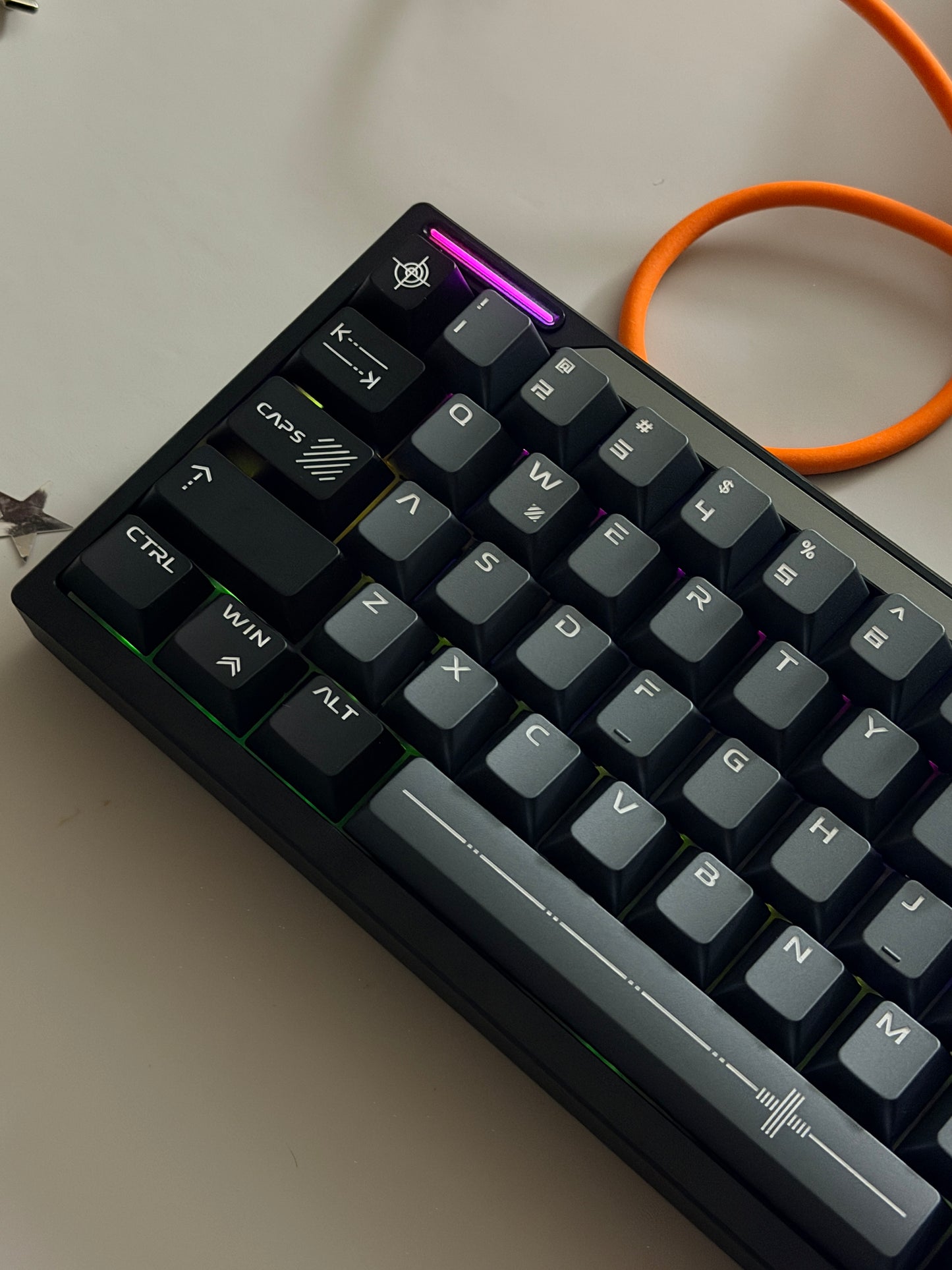 ONLY 1 Prebuilt Aluminum Custom Mechanical Keyboard Wuque Paper65 PRISM BLACK ➕ MCAPS Metal Keycap