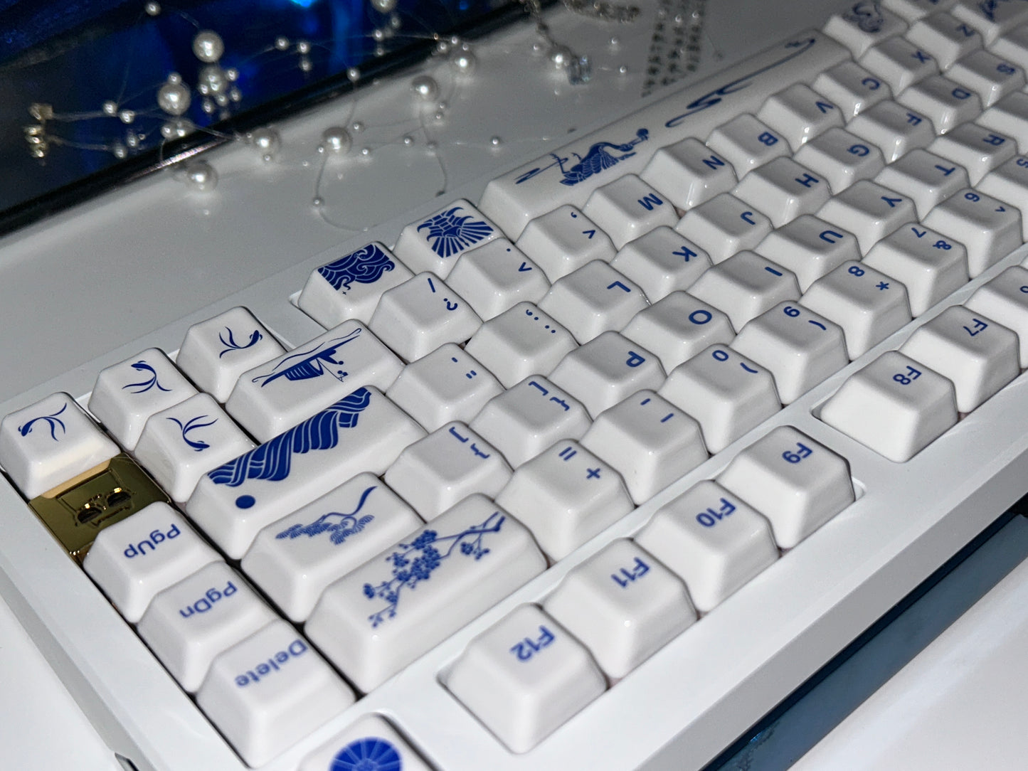 ONLY 1 Instock Prebuilt Aluminum Customized Mechanical Keyboard Buff75 Cold White With Cerakey Year of the snake ceramic Keycaps