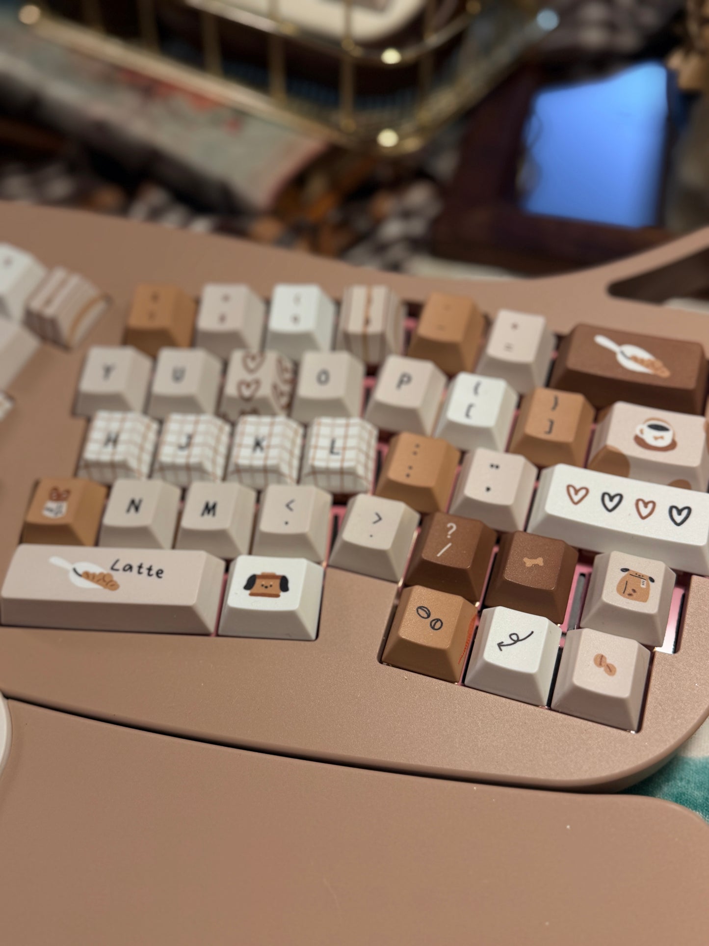 ONLY 1 Instock Prebuilt Aluminum Customized Mechanical Keyboard Corgi Alice Ergonomic Chocolate Set With Wristrest & Bread Pad