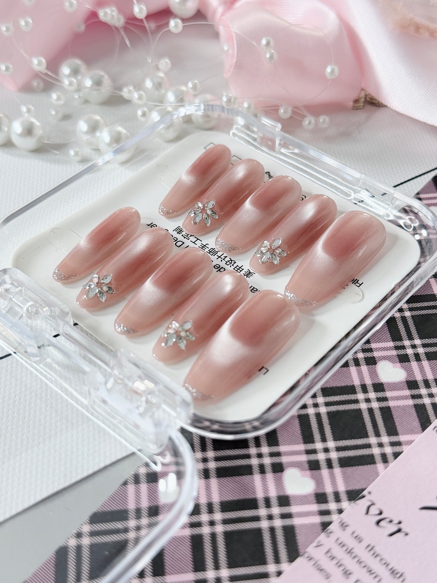 Elegant Long Press-On Nails Pearl Pink Diamond Shimmer Cat-Eye