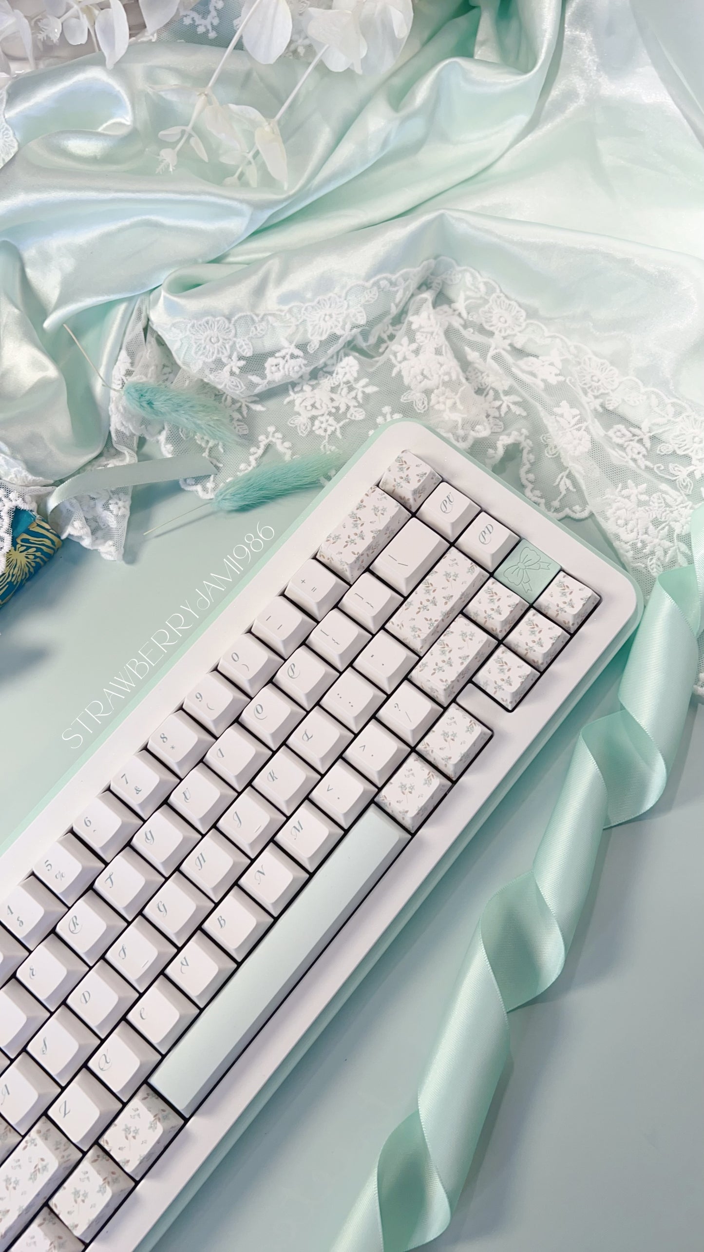 【Only 1 In-stock】 Prebuilt Bow65 Mint Green Floral Aluminum Customized Mechanical Keyboard