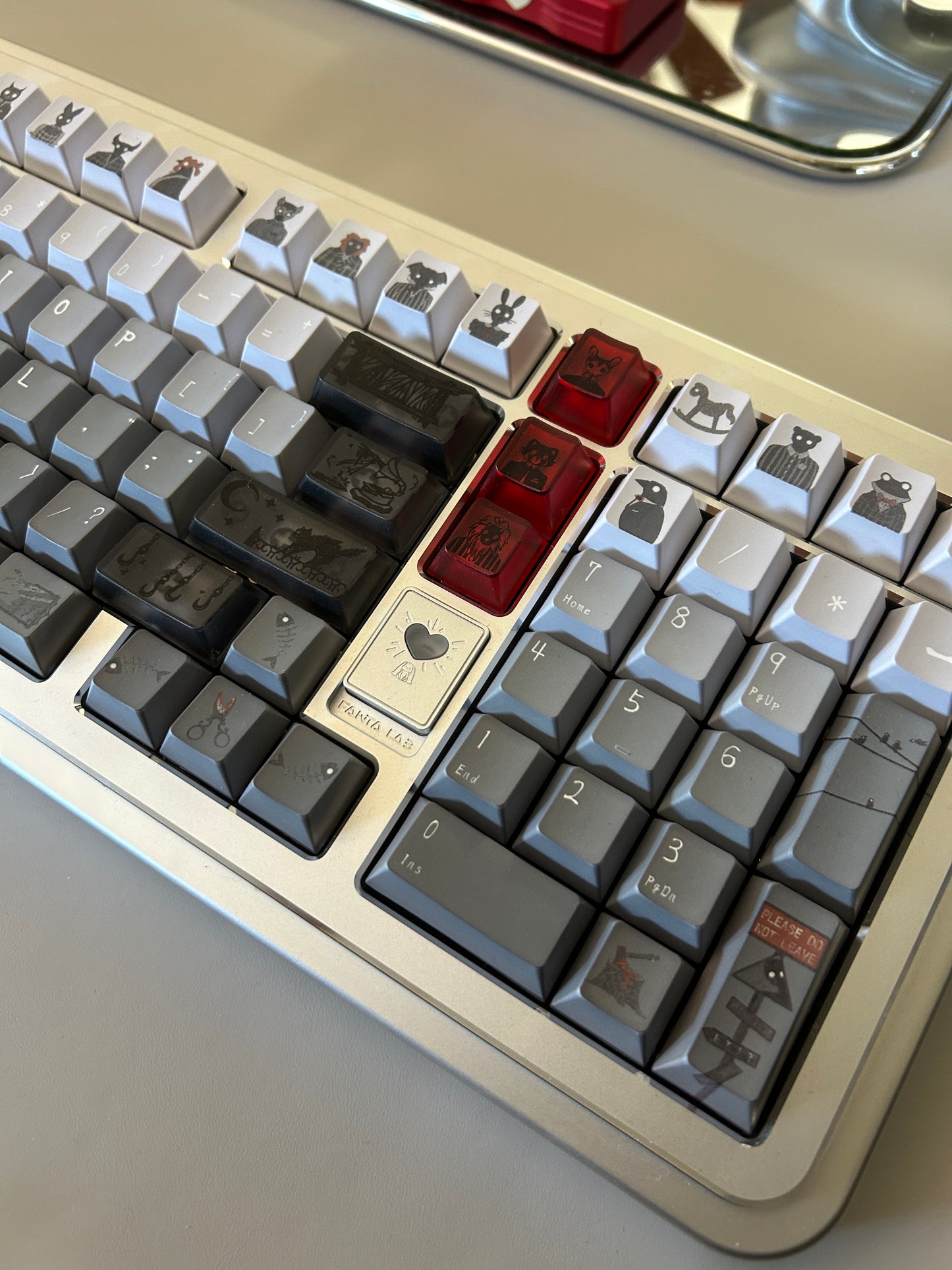 Preorder Prebuilt Aluminum Customized Mechanical Keyboard Rich98 Silver Set（not including the crocodile artisan or hearted decoration tray）