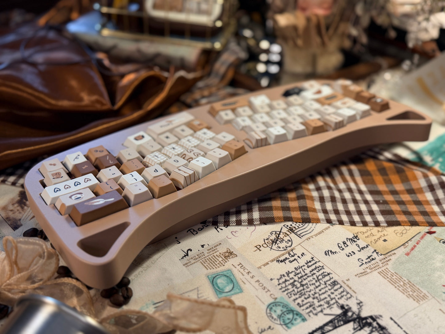 ONLY 1 Instock Prebuilt Aluminum Customized Mechanical Keyboard Corgi Alice Ergonomic Chocolate Set With Wristrest & Bread Pad