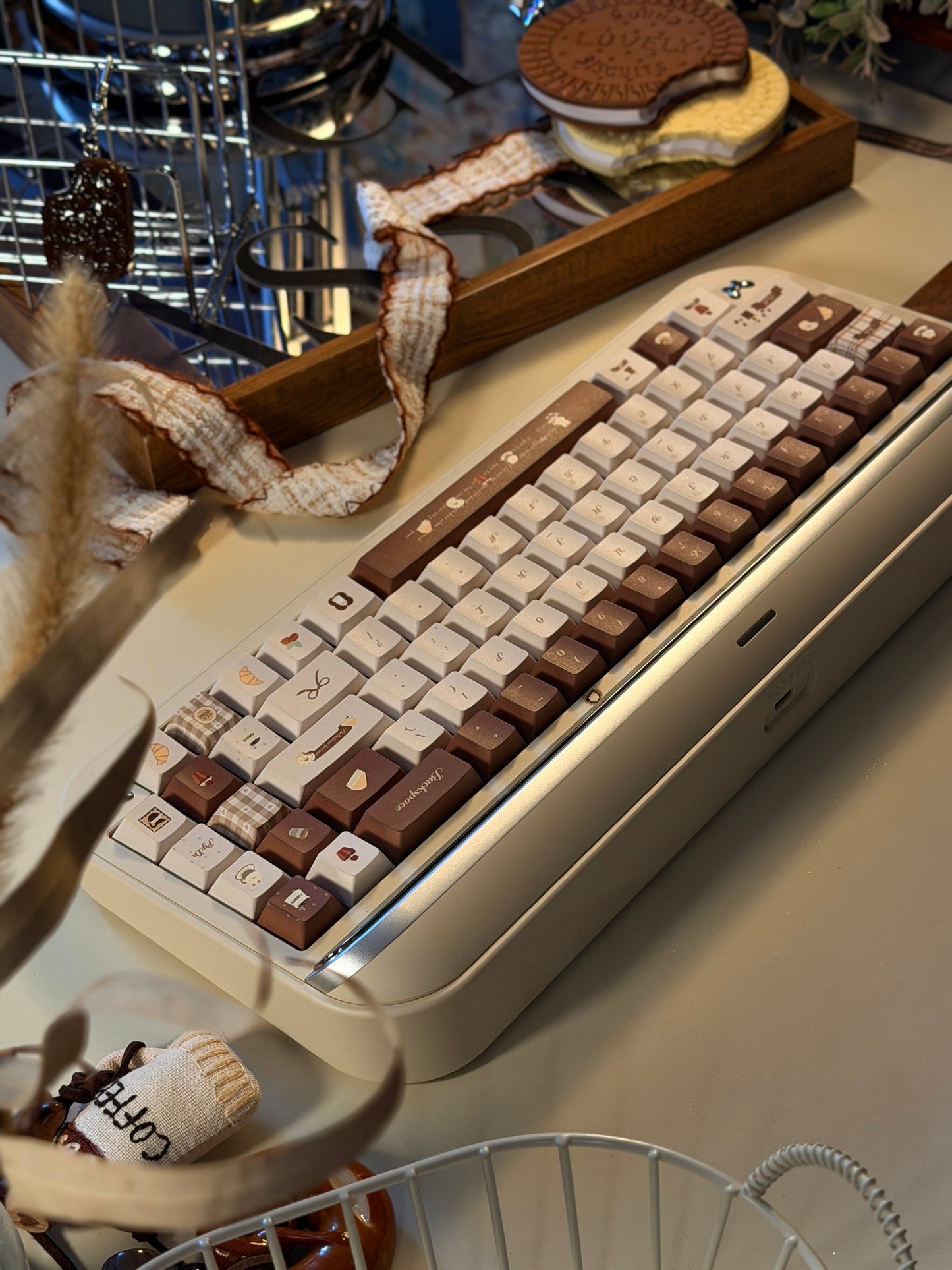 ONLY 1 Instock Prebuilt Targa65 Cream Beige Aluminum Custom Mechanical Keyboard With Coffee Bunny Keycap