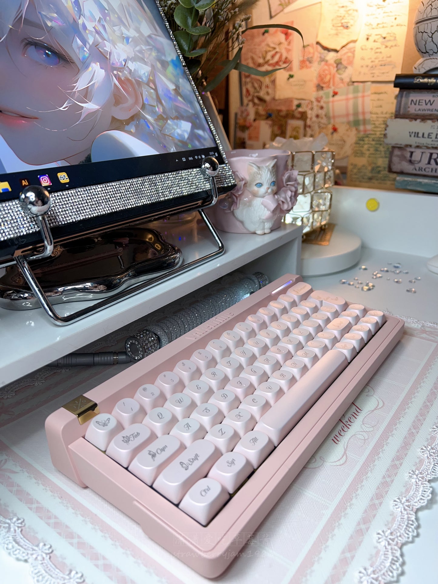 Creamy Pink Luster and Hue of Pearls Mirror Butterfly Soa Profile 135 Keys Mechanical Keyboard Customized Keycaps