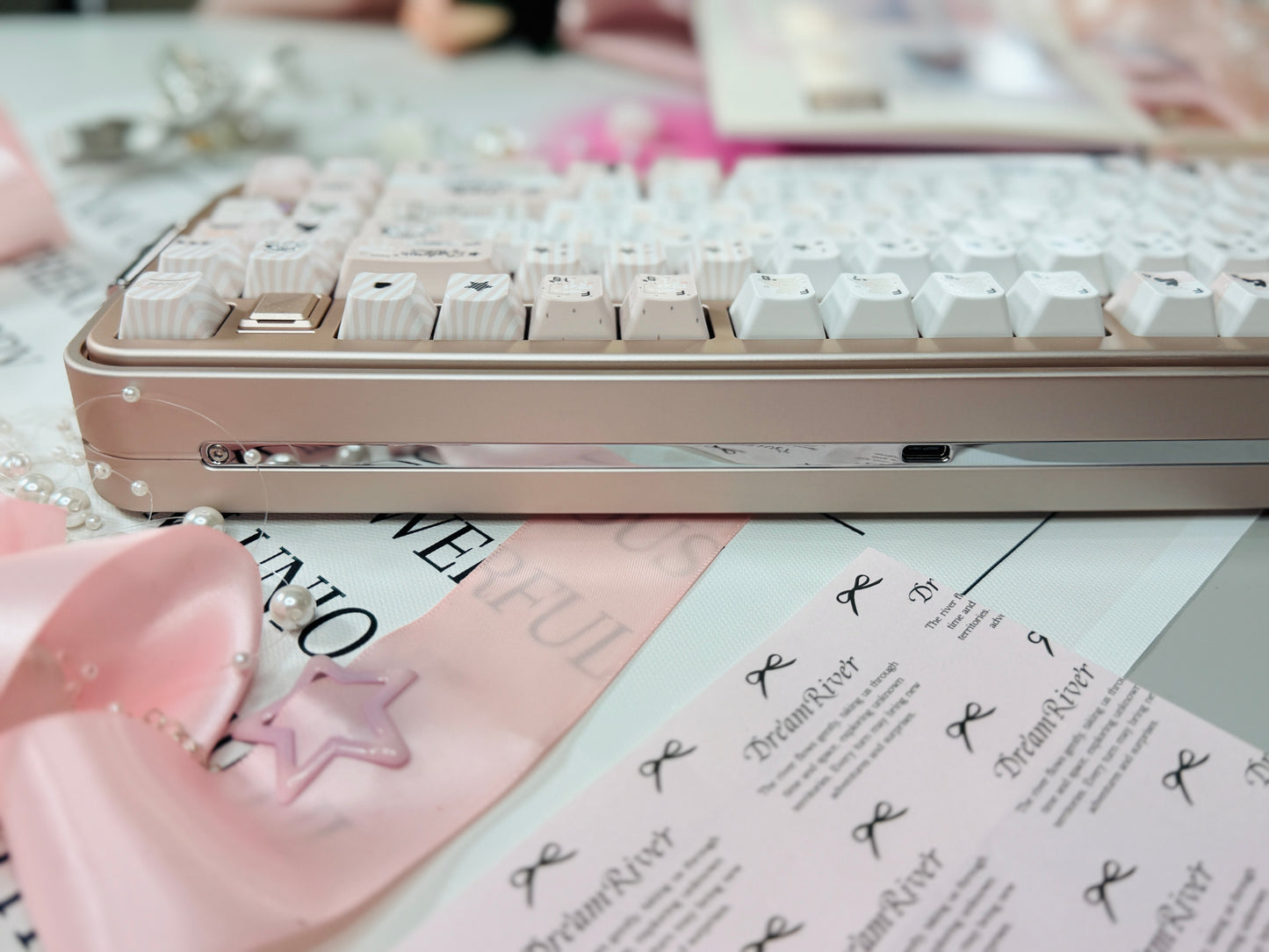 Preorder Prebuilt Aluminum Customized Mechanical Keyboard Bread75 Anodized Pink Silver Wireless Set With Soap Pad