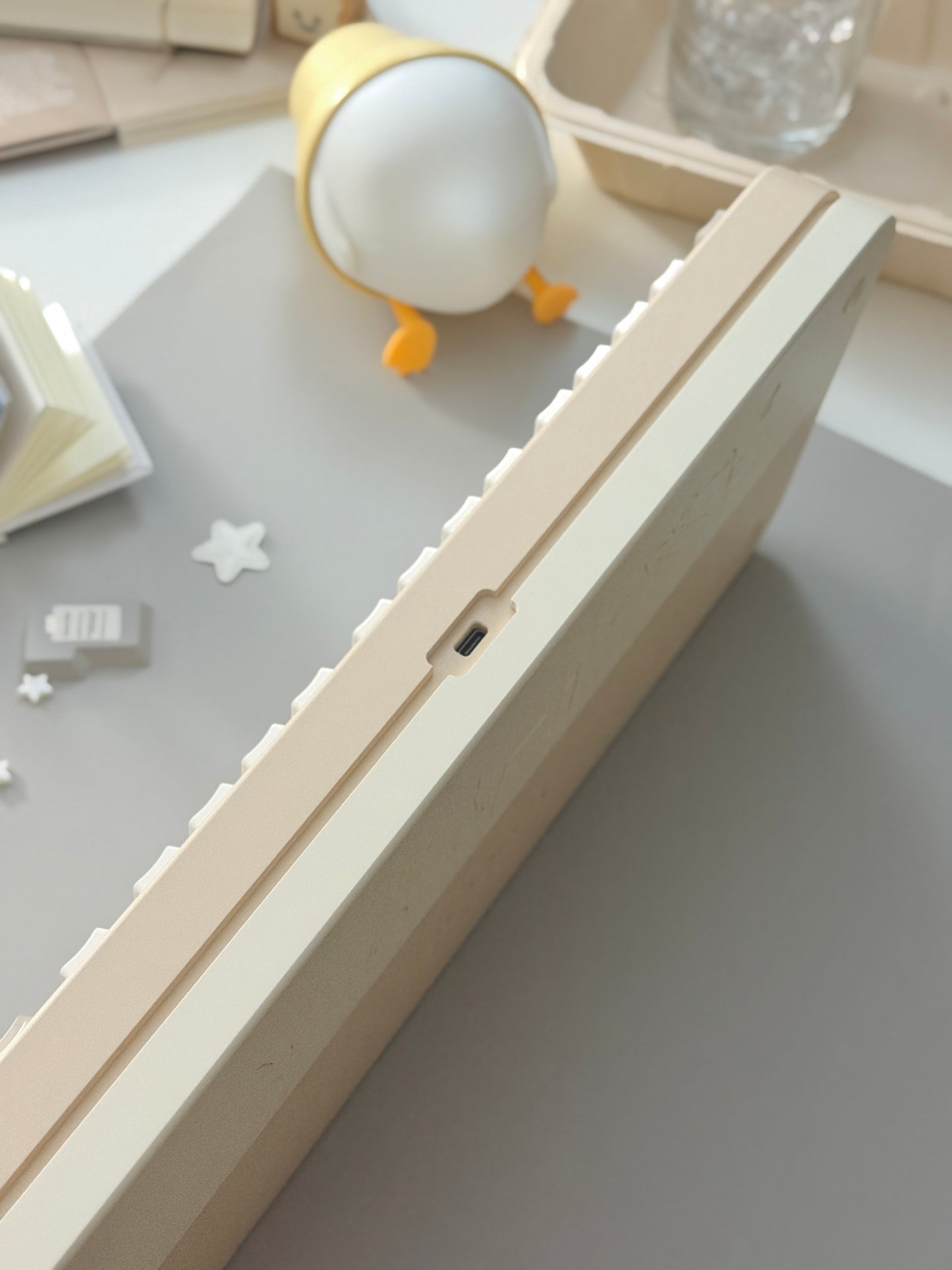 ONLY 1 Prebuilt Aluminum Customized Mechanical Keyboard Cocomi80 Milk Tea Set & Sticky Notes Keycaps & Mango Pudding Switch