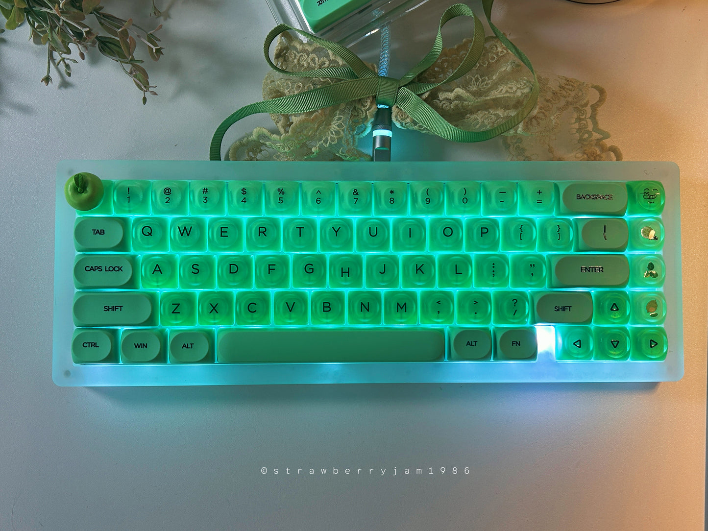 Unboxing Sample For Sales ONLY 1 Instock Prebuilt Frosted Matte Acrylic Customized Mechanical Keyboard FK68 Pro Green Gradient Apple Set（not including the number pad）