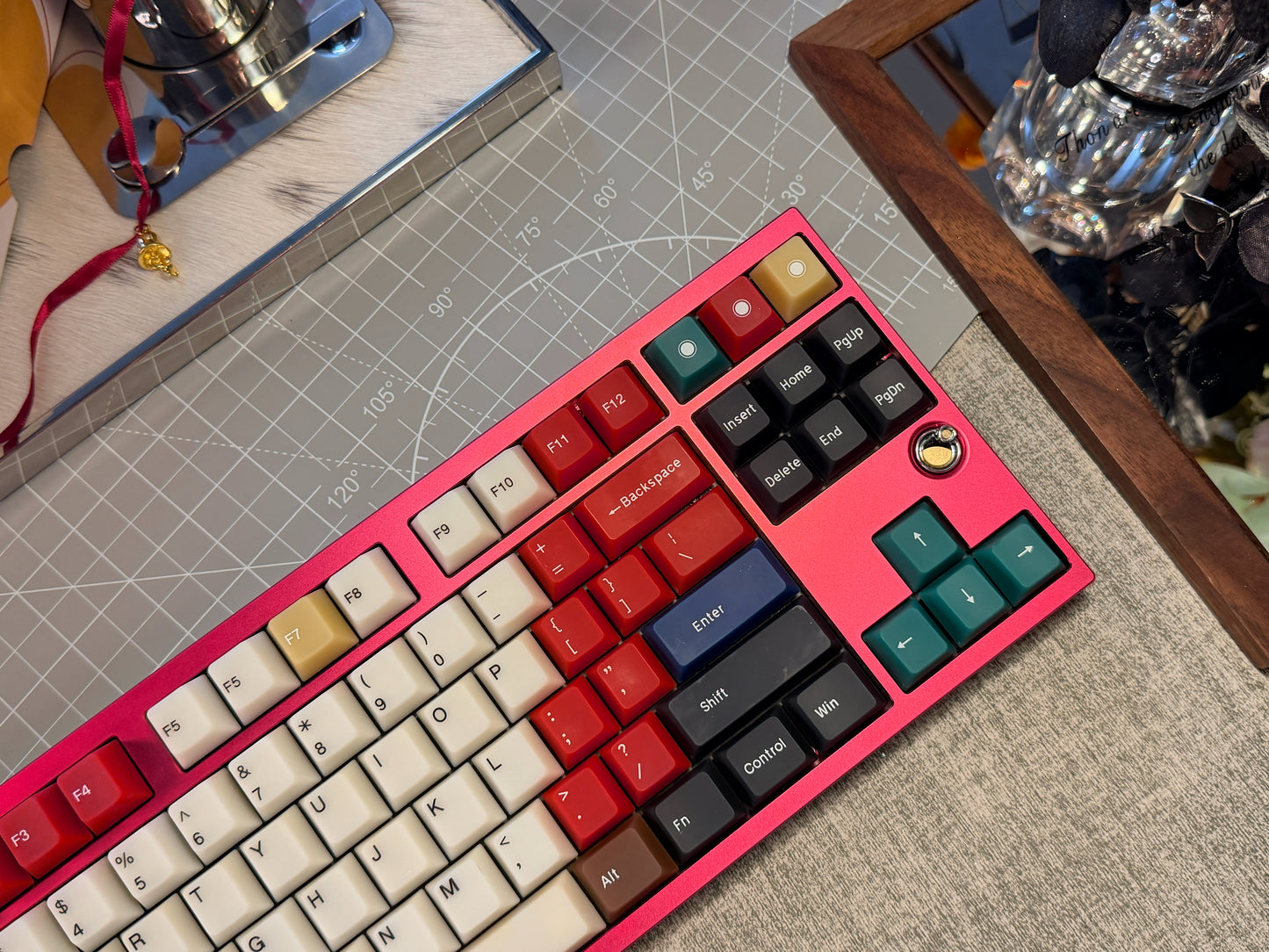 Preorder Prebuilt Aluminum Customized Mechanical Keyboard Neo80Cu Anodized Ruby Rose