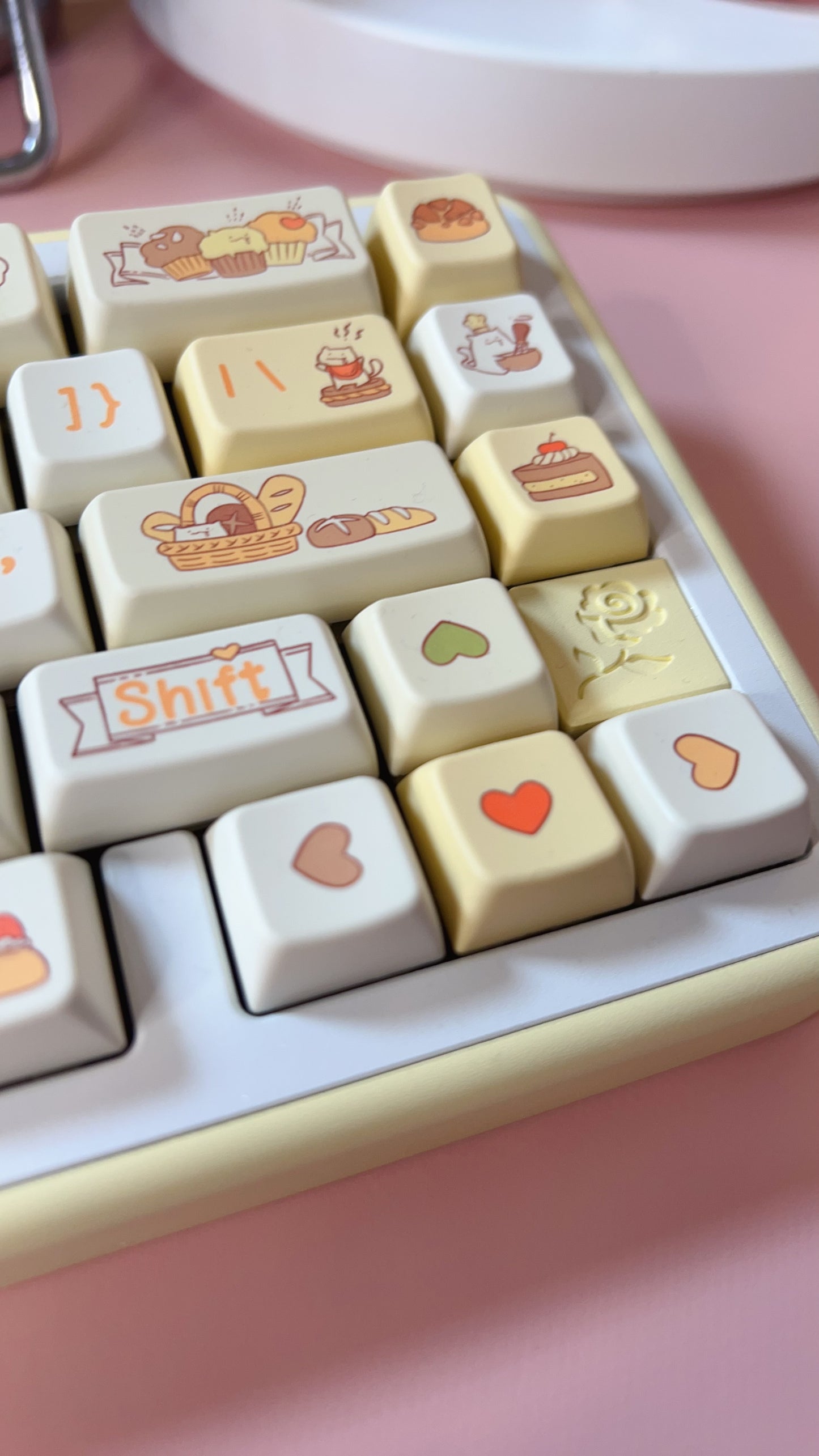 【Only 1 In-stock】Prebuilt Pastel Creamy Yellow Rose65 Aluminum Customized Mechanical Keyboard