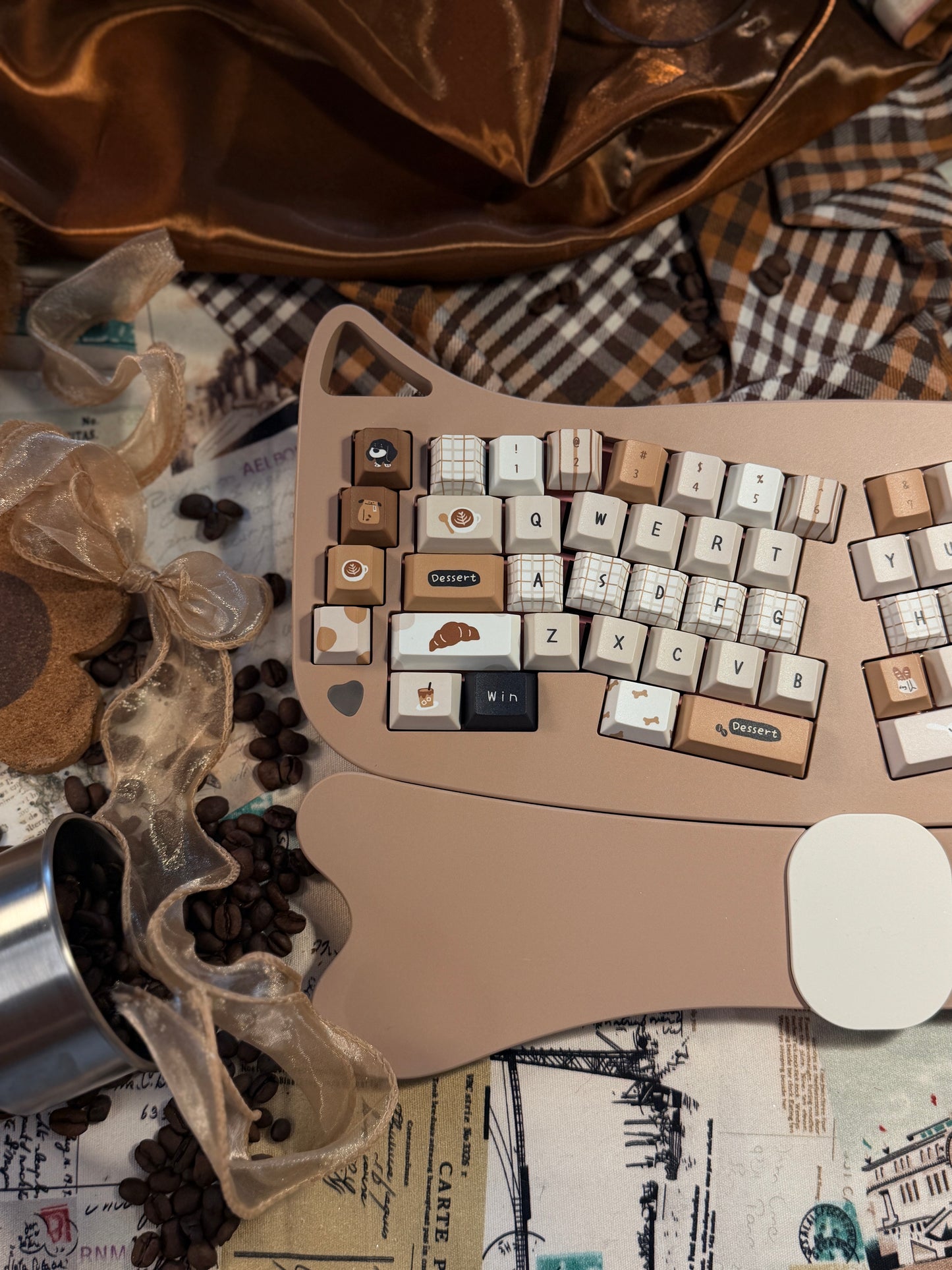 ONLY 1 Instock Prebuilt Aluminum Customized Mechanical Keyboard Corgi Alice Ergonomic Chocolate Set With Wristrest & Bread Pad