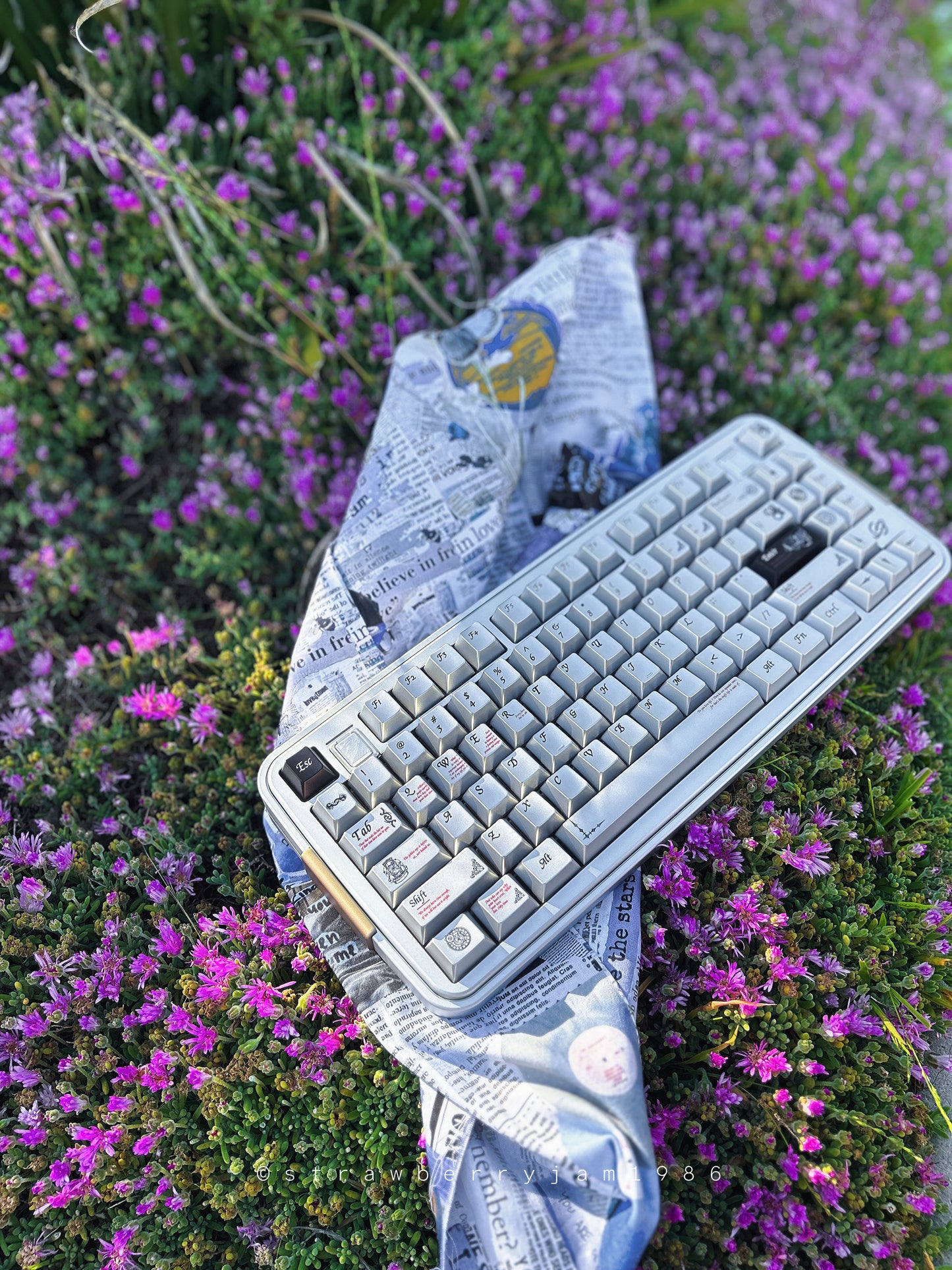 PREORDER Prebuilt Aluminum Customized Mechanical Keyboard Bread75 Silver Keyboard Set