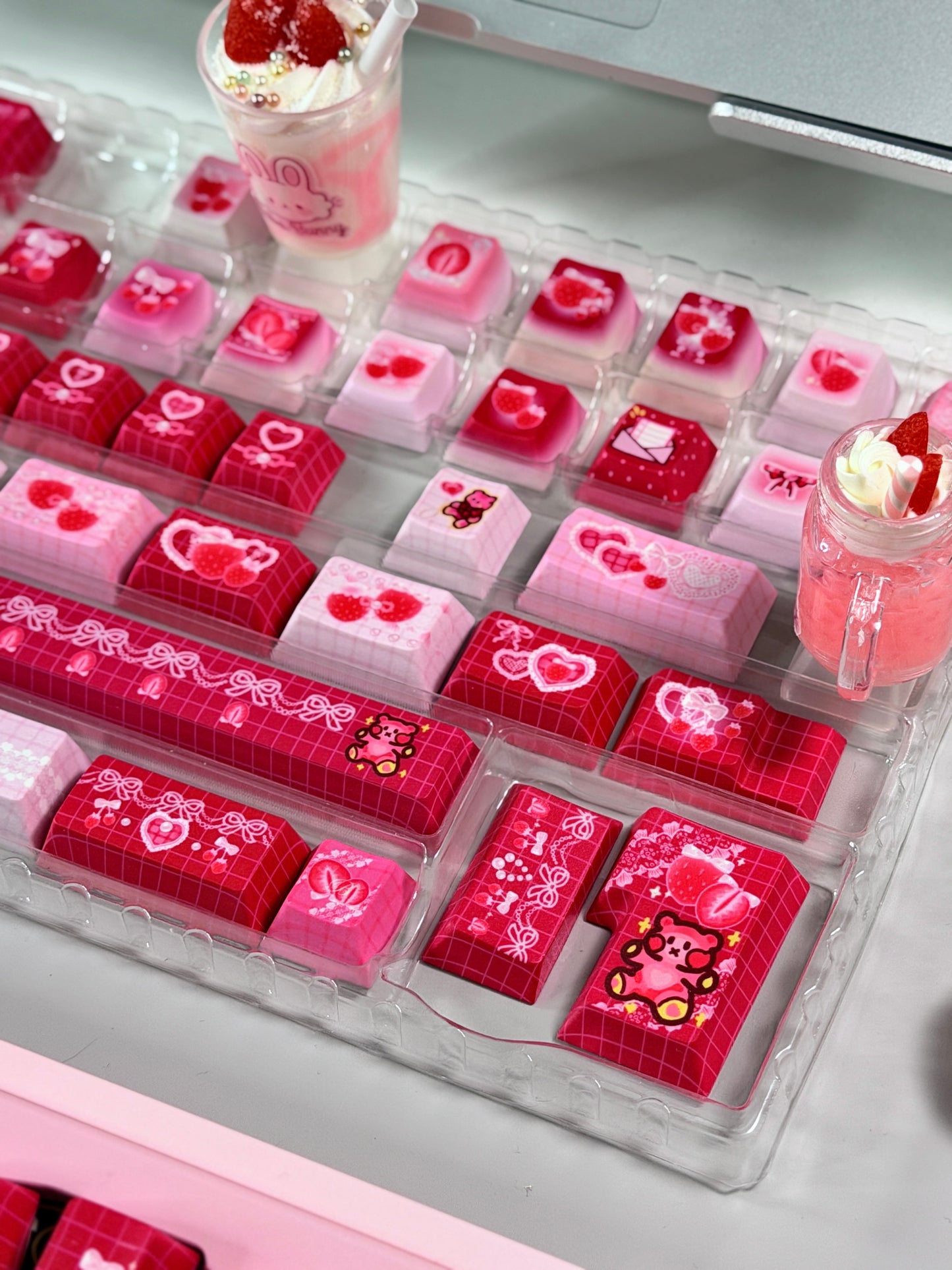 #0270 [Limited Edition] Cute Pink Strawberry Bear Keycap Cherry Profile （Not including keyboard）
