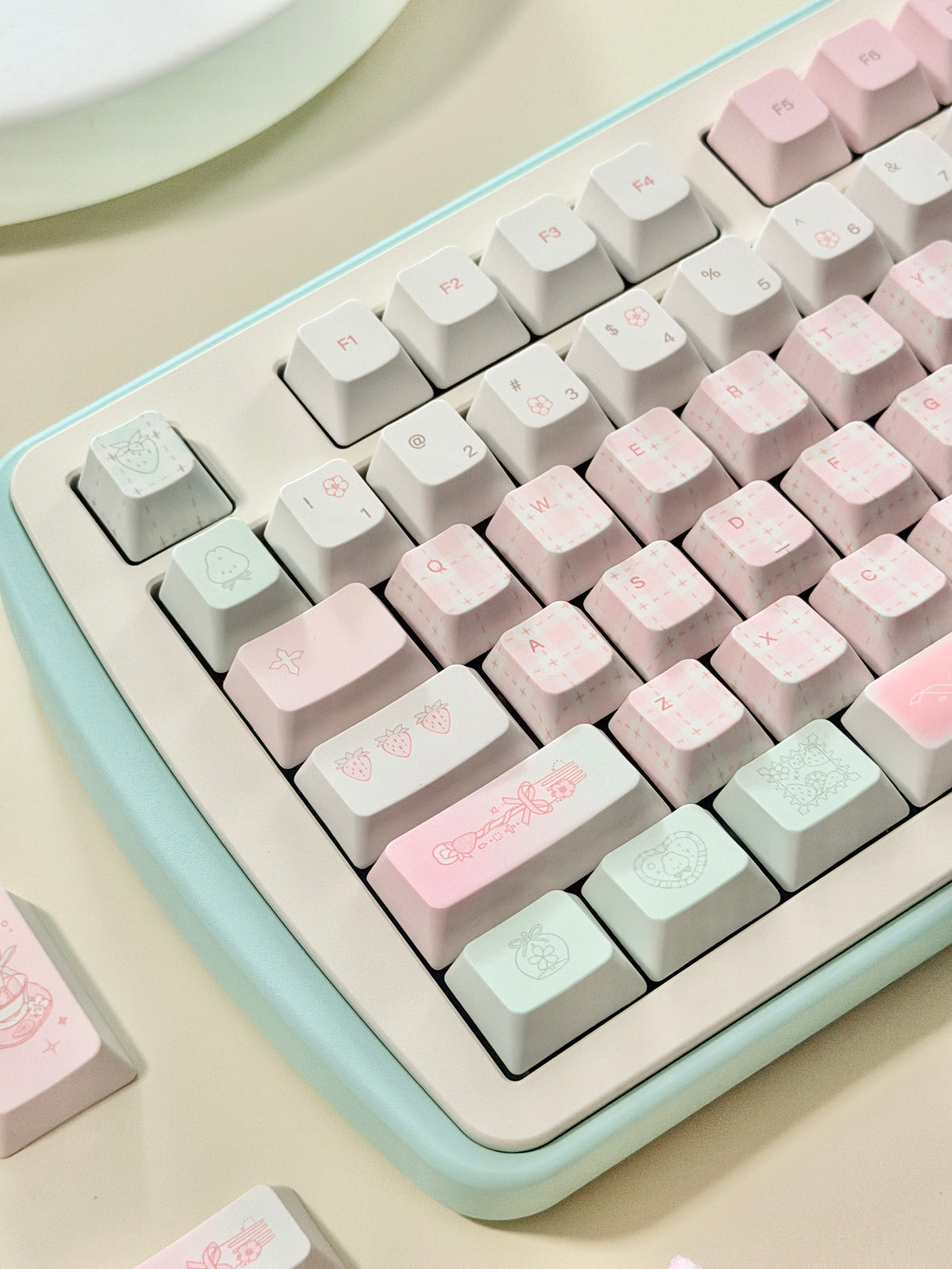 #0314 Bunny Berry Roll Pastel Strawberry Milk & Mint Green Keycap Set – Kawaii Pink Cream Cute Cartoon Mechanical Keyboard Keycaps