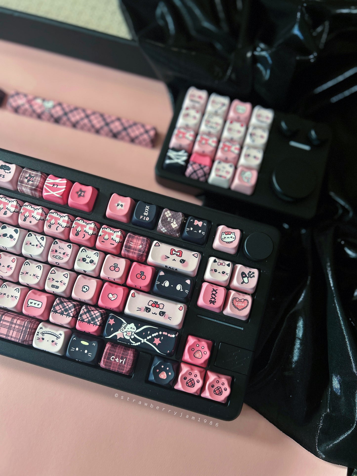 Sample For Sale ONLY 1 Instock EPOMAKER Galaxy70 Wireless Gaming Keyboard ➕ KiiBOOM Cybrix 16 Numpad➕ Cat Keycaps