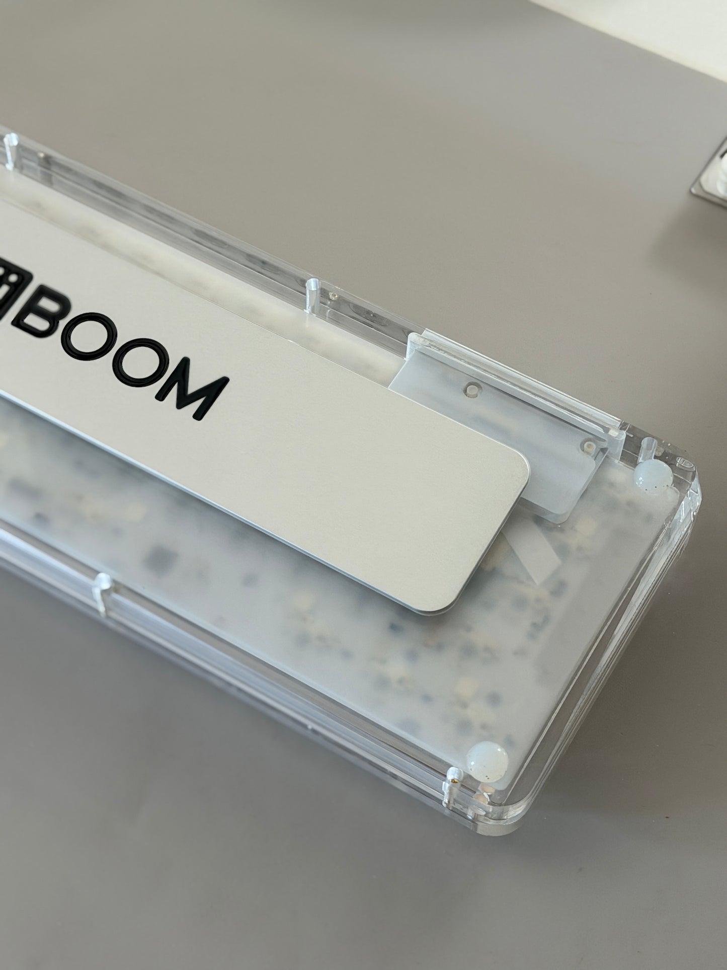 Unboxing Sample For Sale ONLY 1 Instock KiiBOOM Phantom 64 Clear Crystal Acrylic Keyboard + custom Peach Pink Keycaps