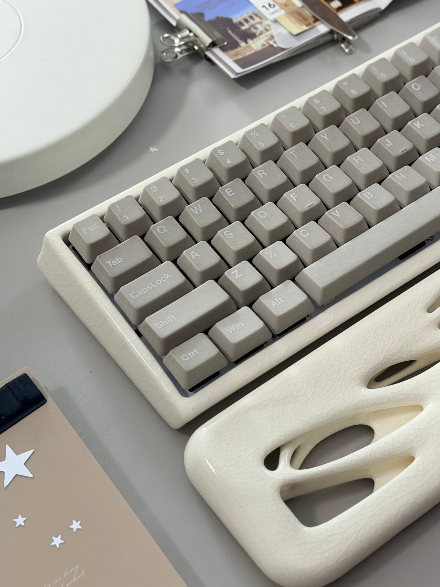 ONLY 1 Instock Full Prebuilt Peak 60 Ceramic Keyboard Case Kit White Crazed➕ Cerakey x Ellipsis Ceramic Wrist Rest ➕ Y3 Switches ➕ A & B SET-ALPHA PLUS-Matte V3 Greige With legends