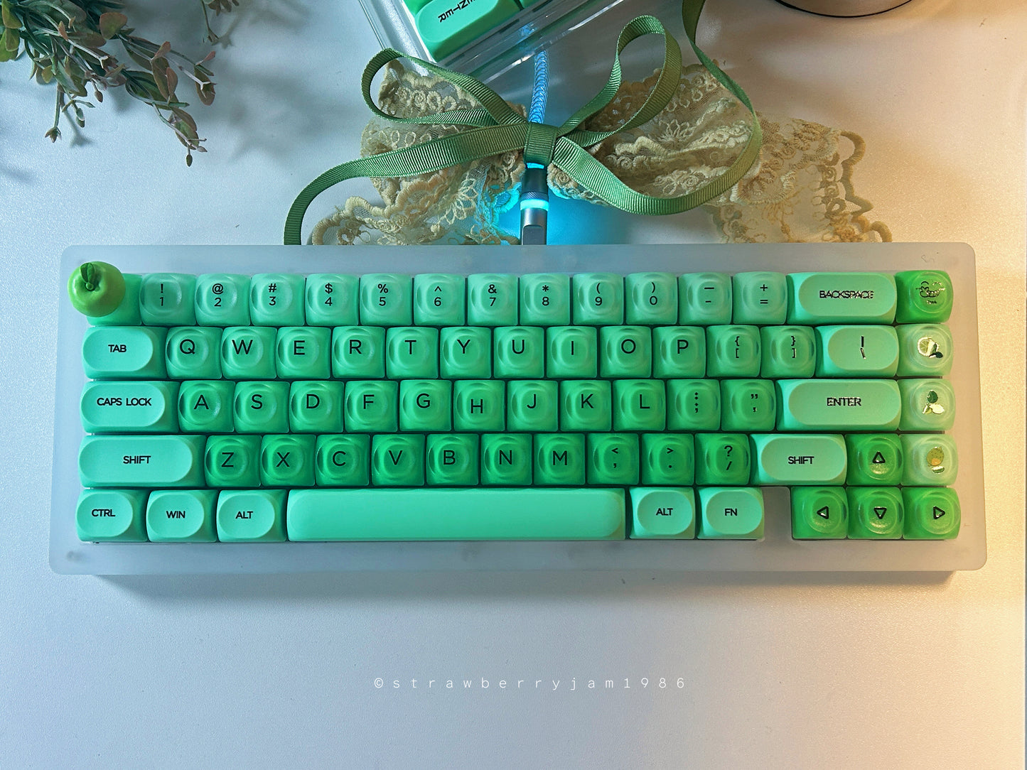 Unboxing Sample For Sales ONLY 1 Instock Prebuilt Frosted Matte Acrylic Customized Mechanical Keyboard FK68 Pro Green Gradient Apple Set（not including the number pad）