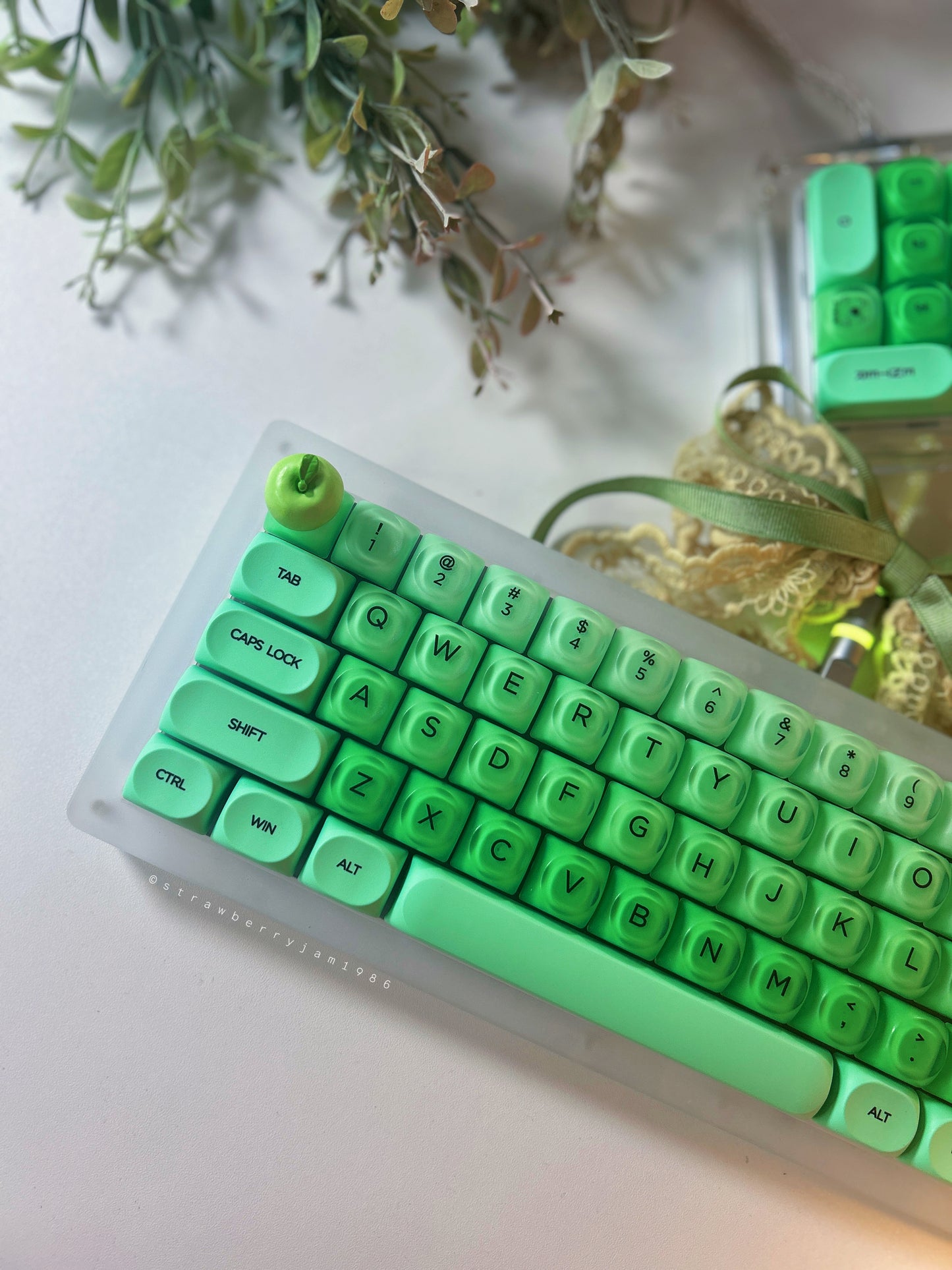Unboxing Sample For Sales ONLY 1 Instock Prebuilt Frosted Matte Acrylic Customized Mechanical Keyboard FK68 Pro Green Gradient Apple Set（not including the number pad）