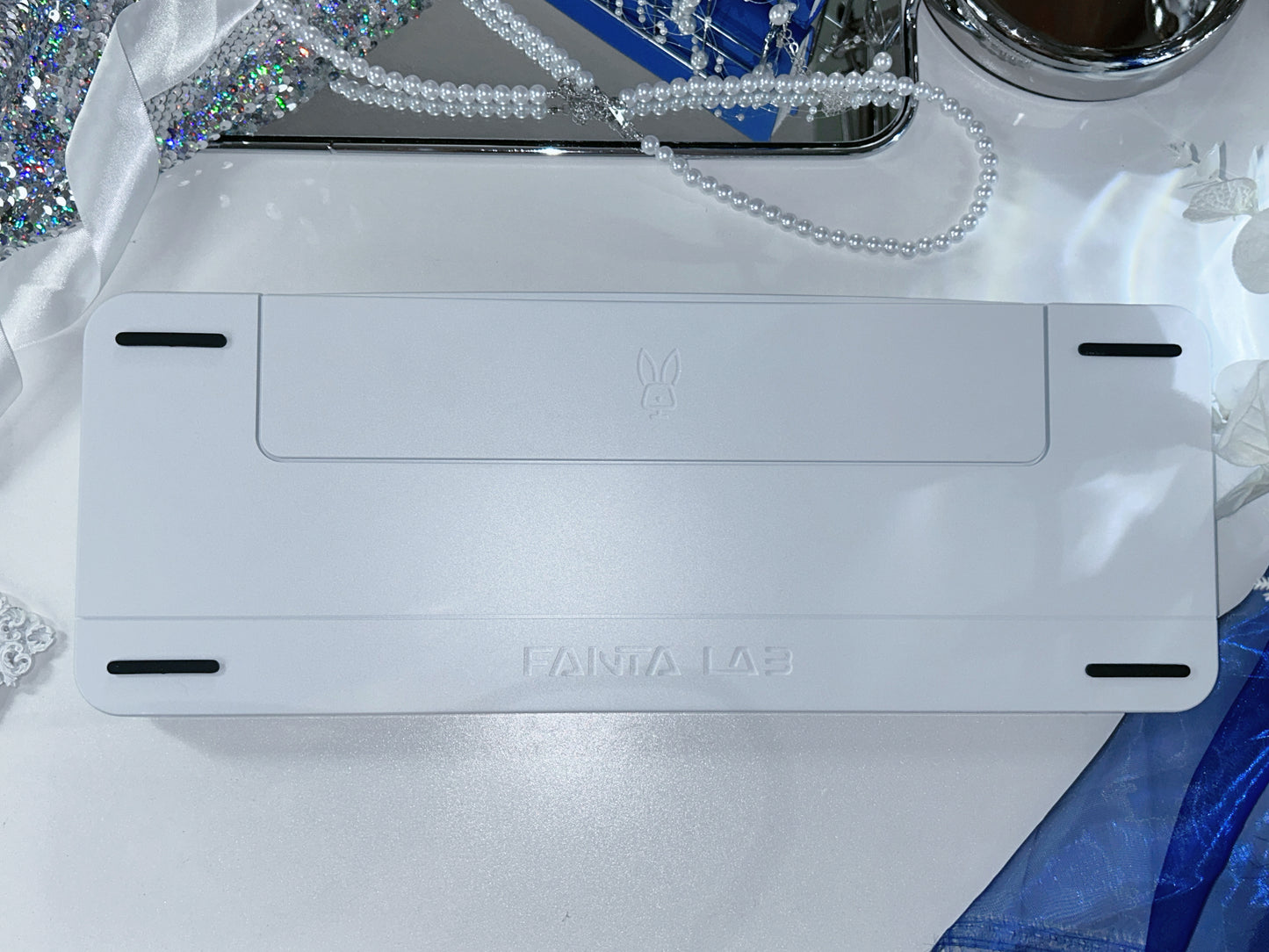 ONLY 1 Instock Prebuilt Aluminum Customized Mechanical Keyboard Rich98 Cold White Silver_Blue Highlighter Set（not including butterfly and pearl decoration）