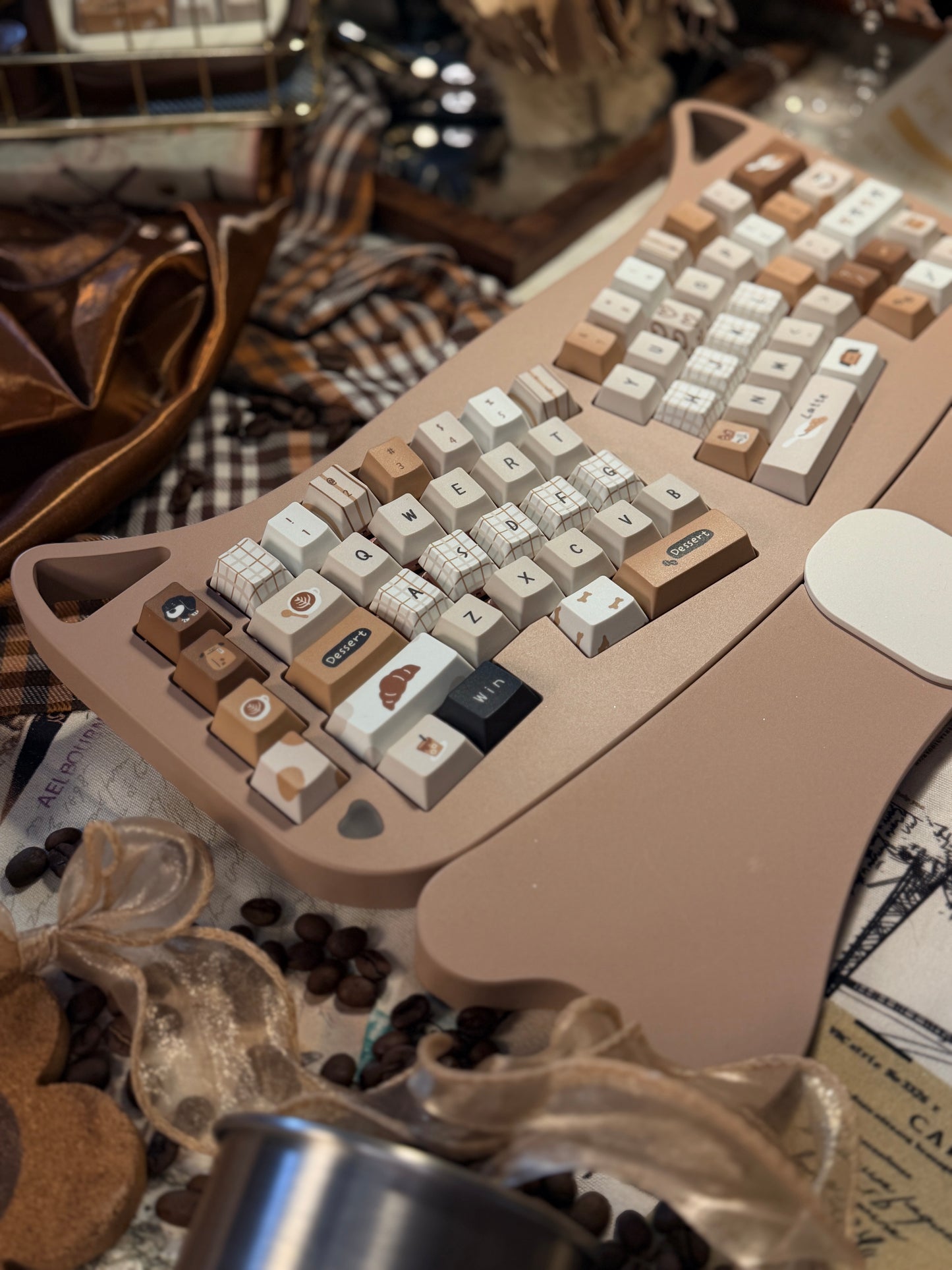 ONLY 1 Instock Prebuilt Aluminum Customized Mechanical Keyboard Corgi Alice Ergonomic Chocolate Set With Wristrest & Bread Pad