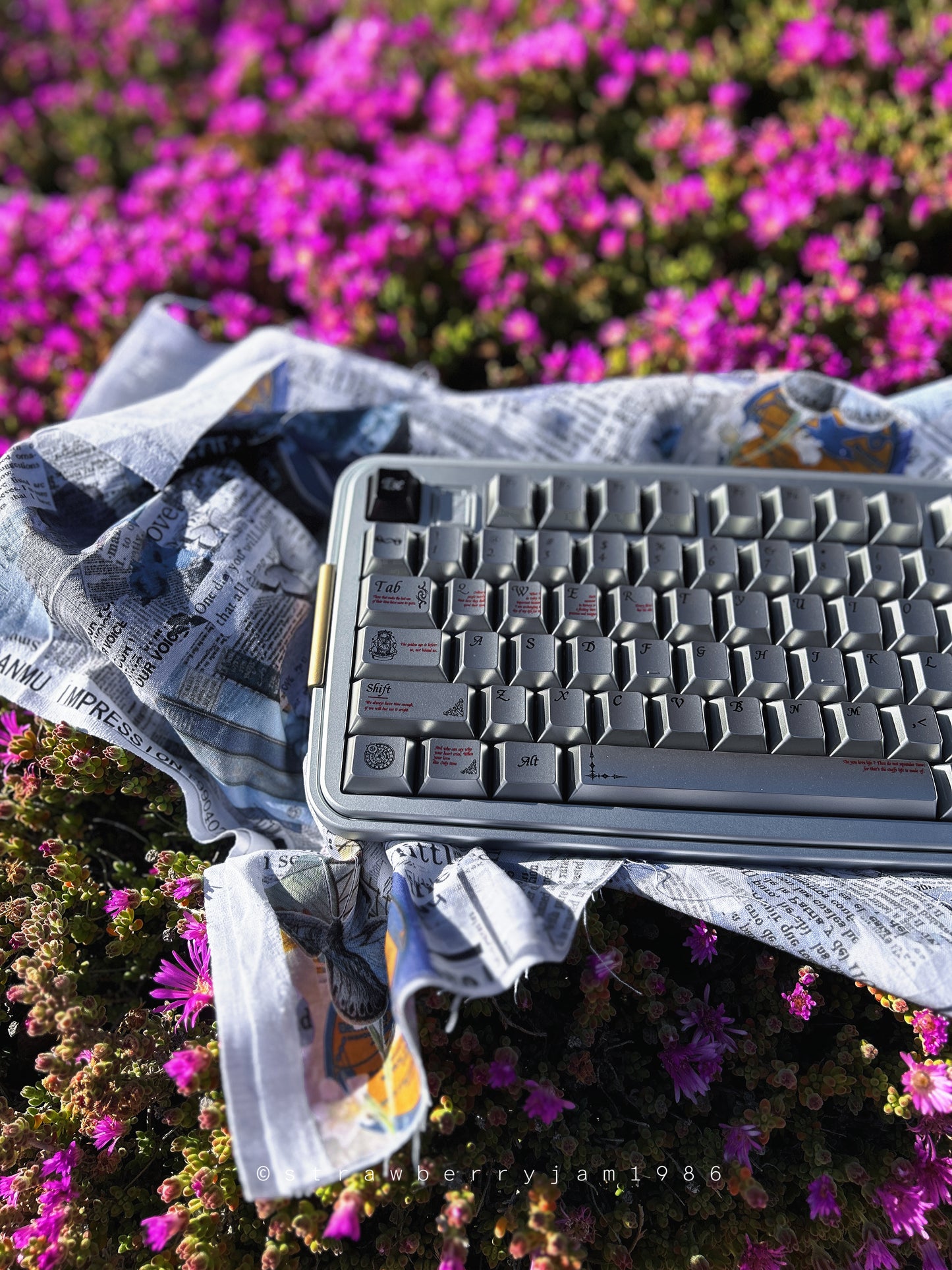 PREORDER Prebuilt Aluminum Customized Mechanical Keyboard Bread75 Silver Keyboard Set