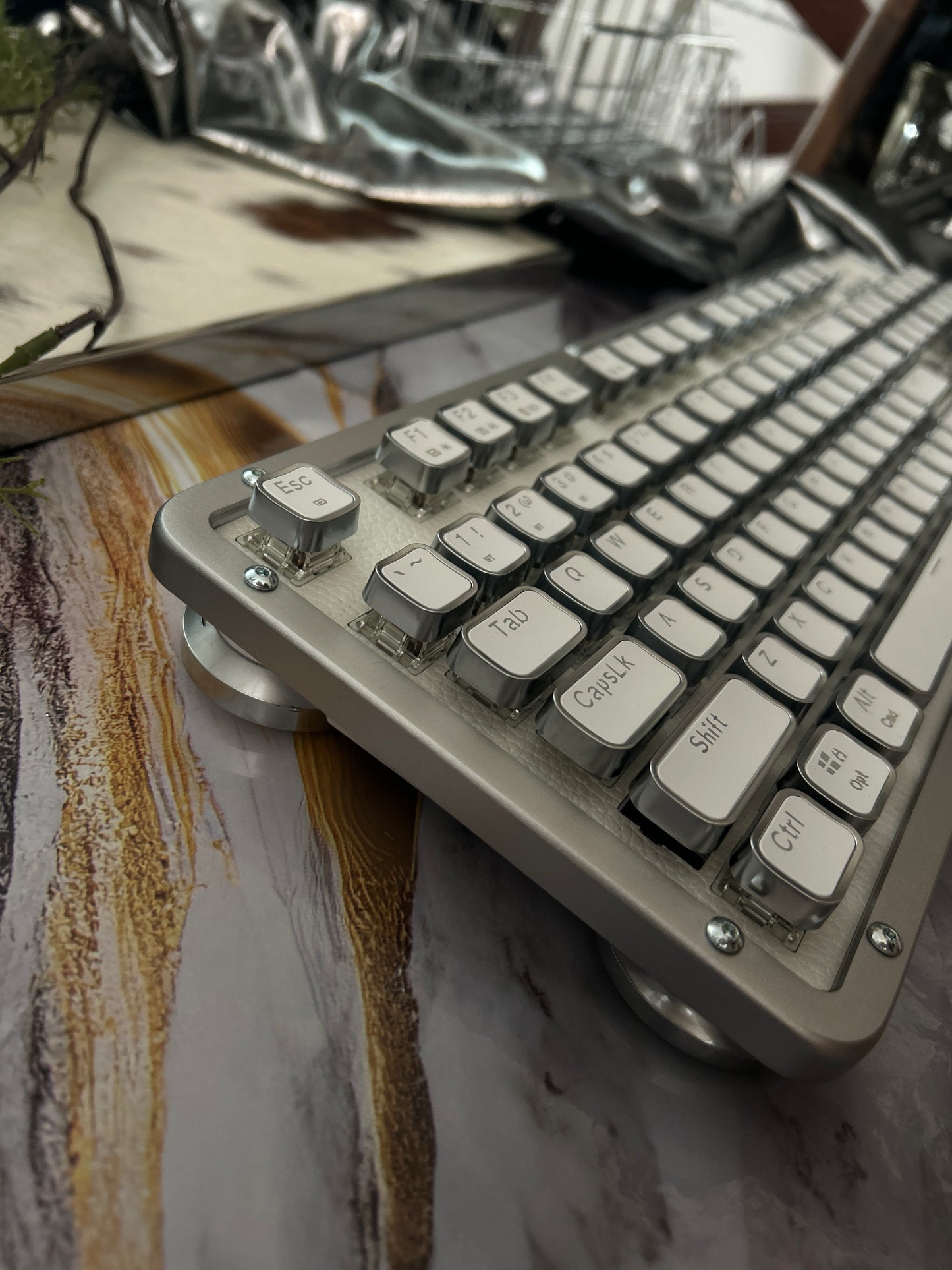 Unboxing For SALEs Azio RC Prestige Mechanical Keyboard, Bluetooth 5.0, Hot-Swappable Switches, PC/Mac